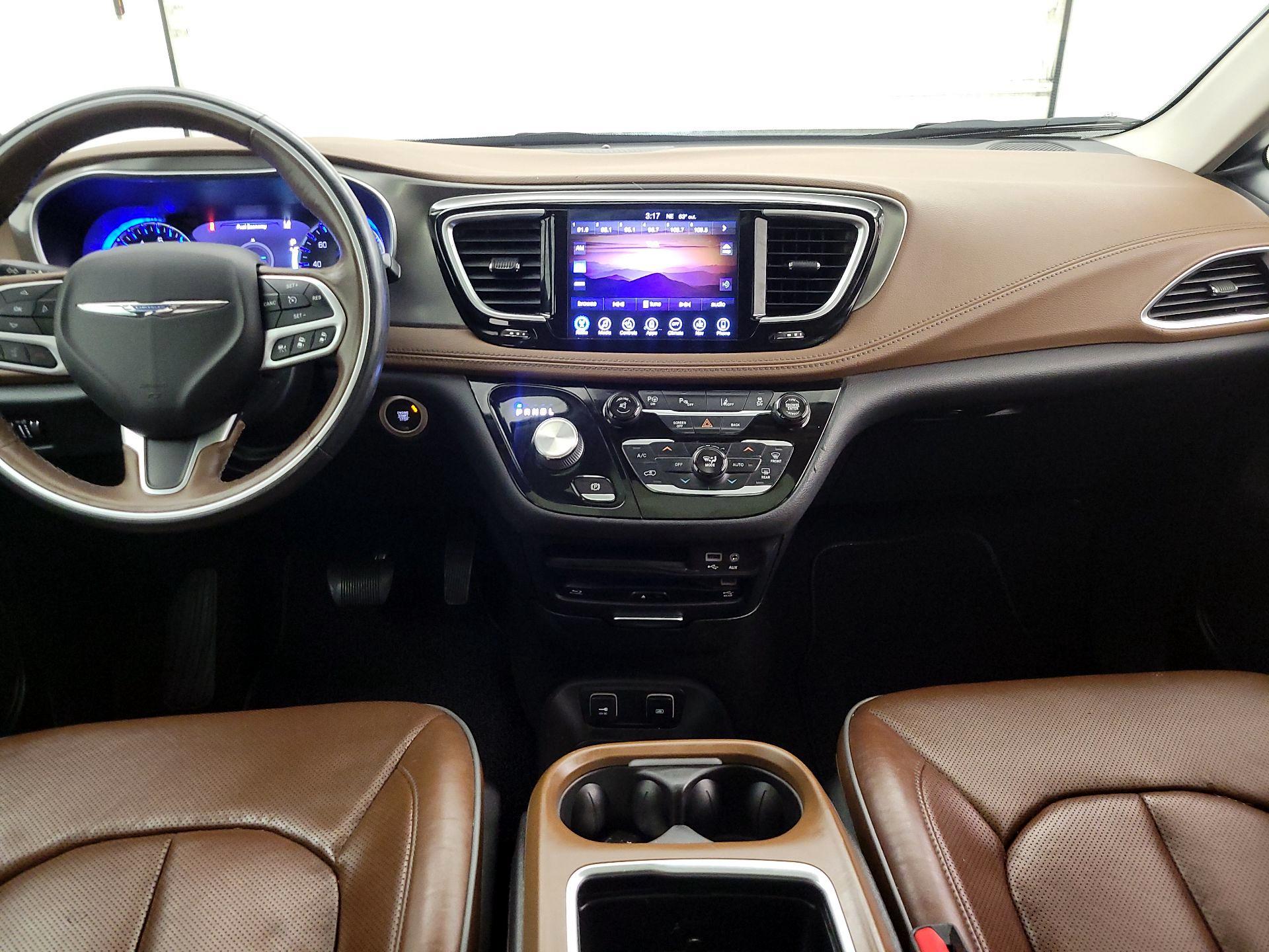 Thumbnail: 2017 Chrysler Pacifica - 9