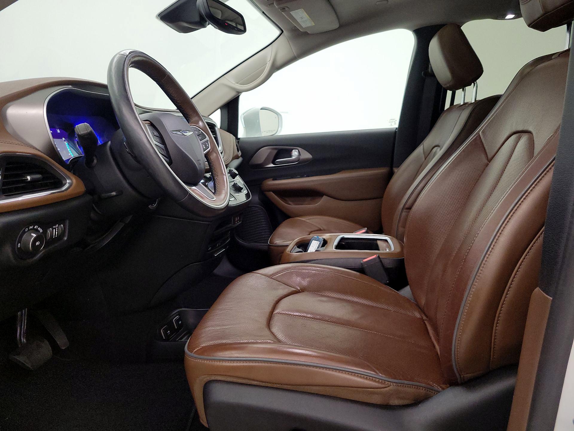 Thumbnail: 2017 Chrysler Pacifica - 11