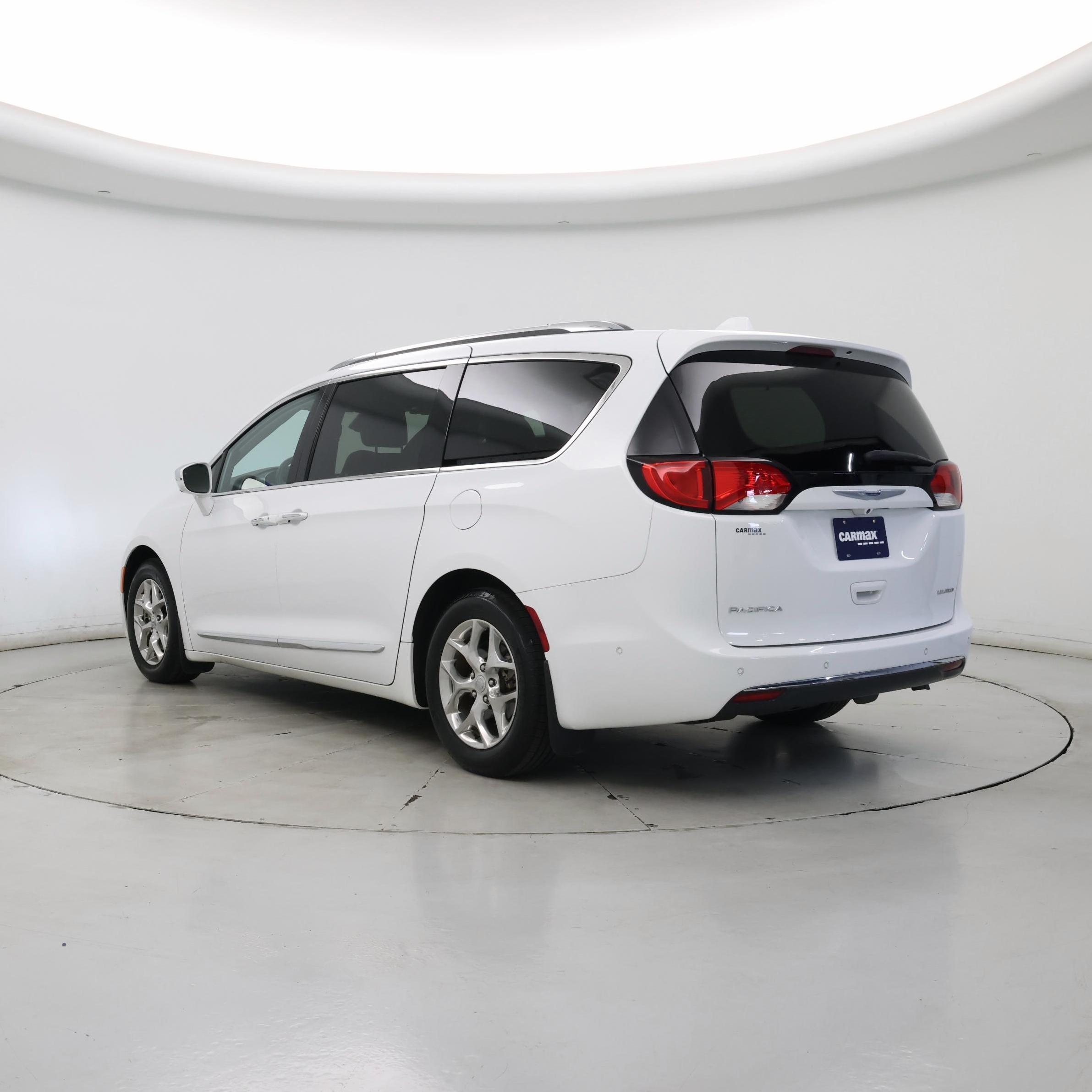 Thumbnail: 2017 Chrysler Pacifica - 2