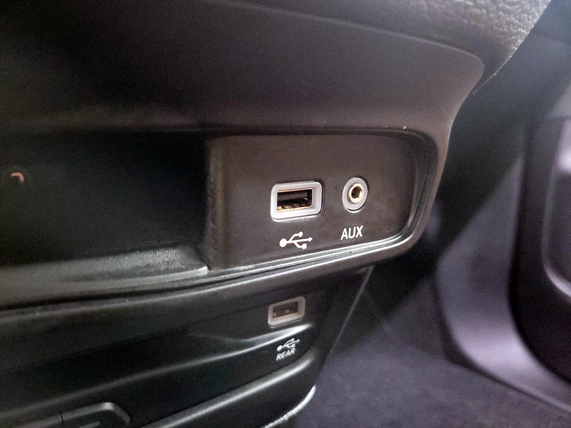 Thumbnail: 2017 Chrysler Pacifica - 19