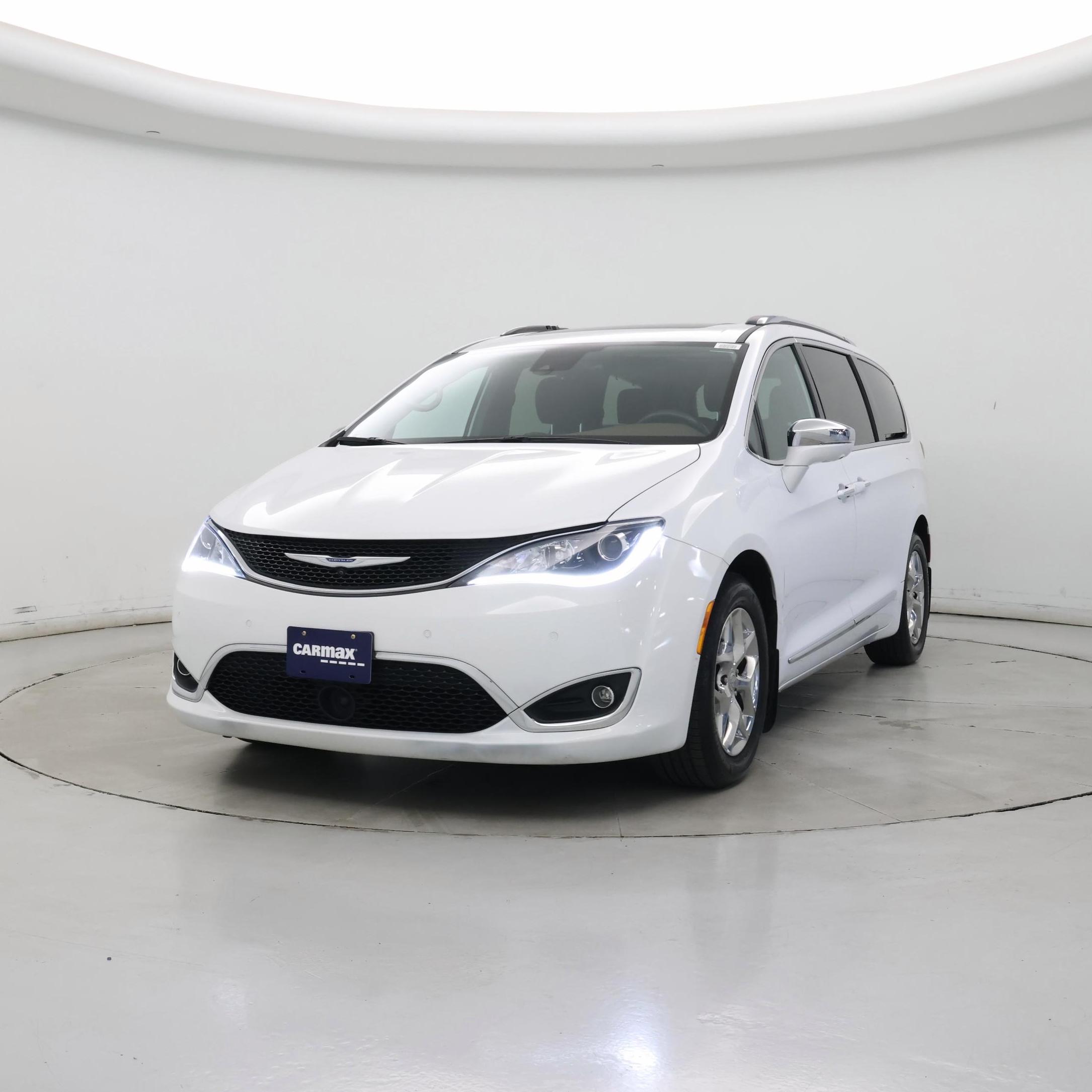 Thumbnail: 2017 Chrysler Pacifica - 4