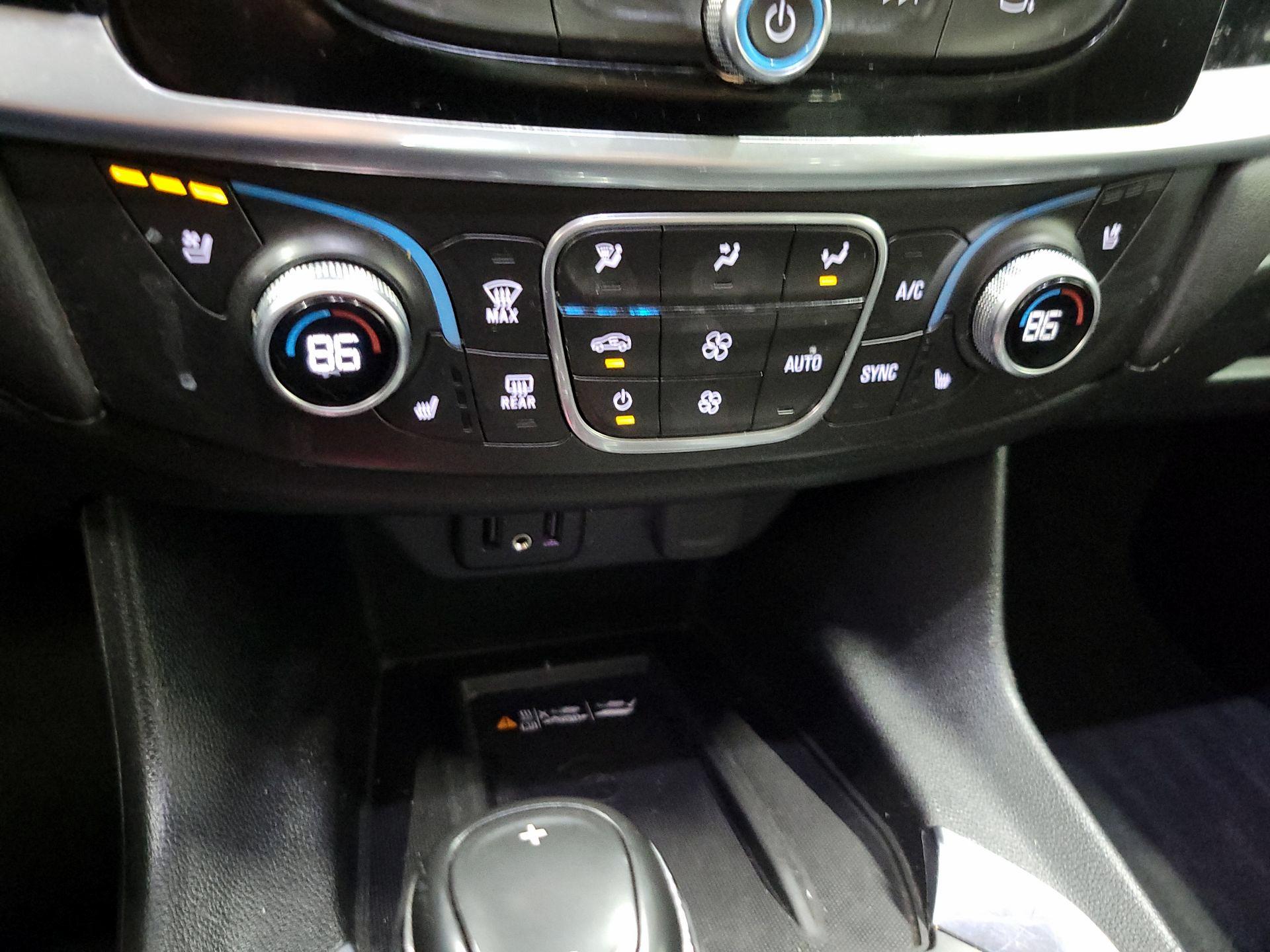 Thumbnail: 2019 Chevrolet Traverse - 17