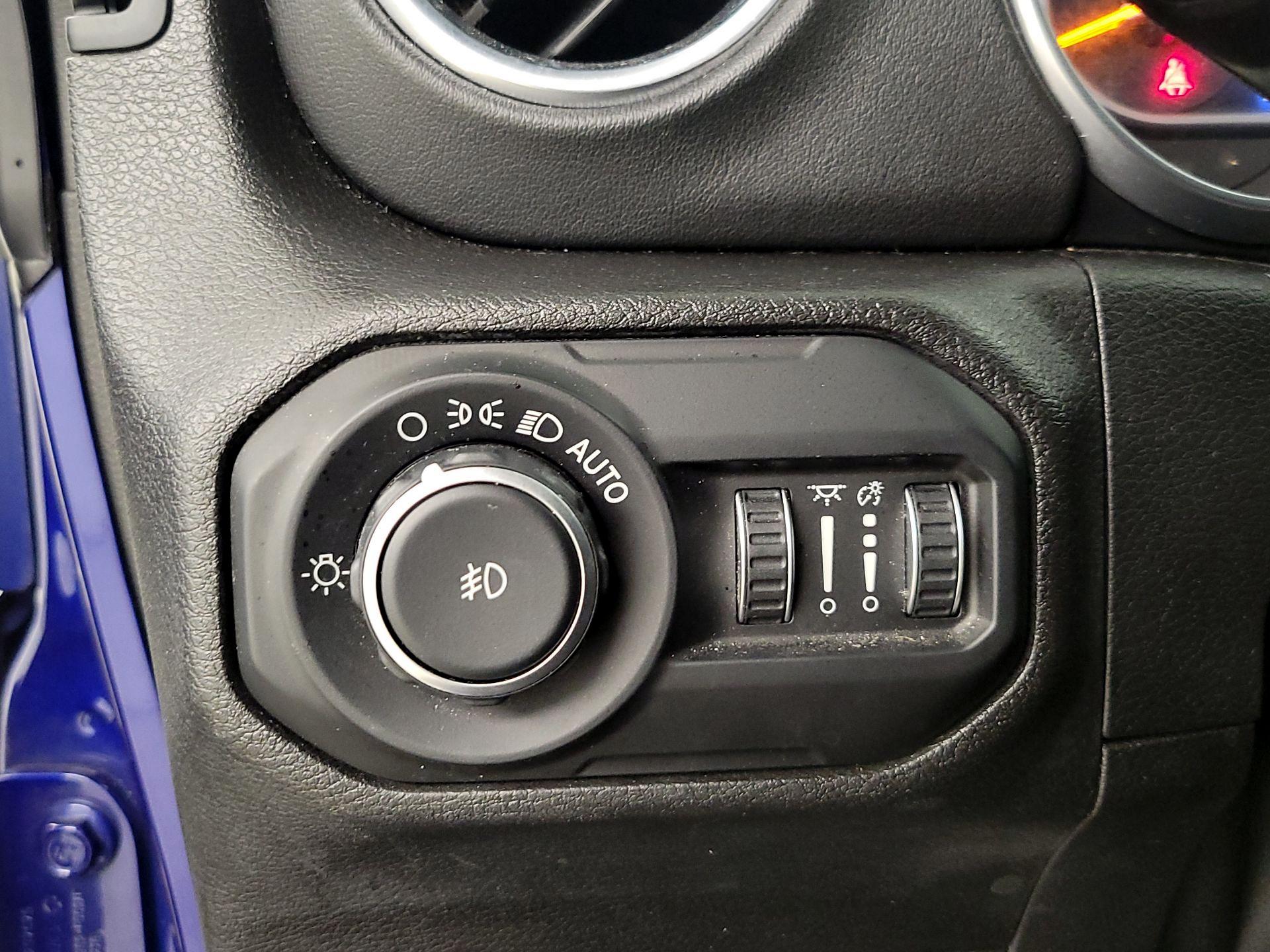 Thumbnail: 2018 Jeep Wrangler - 13