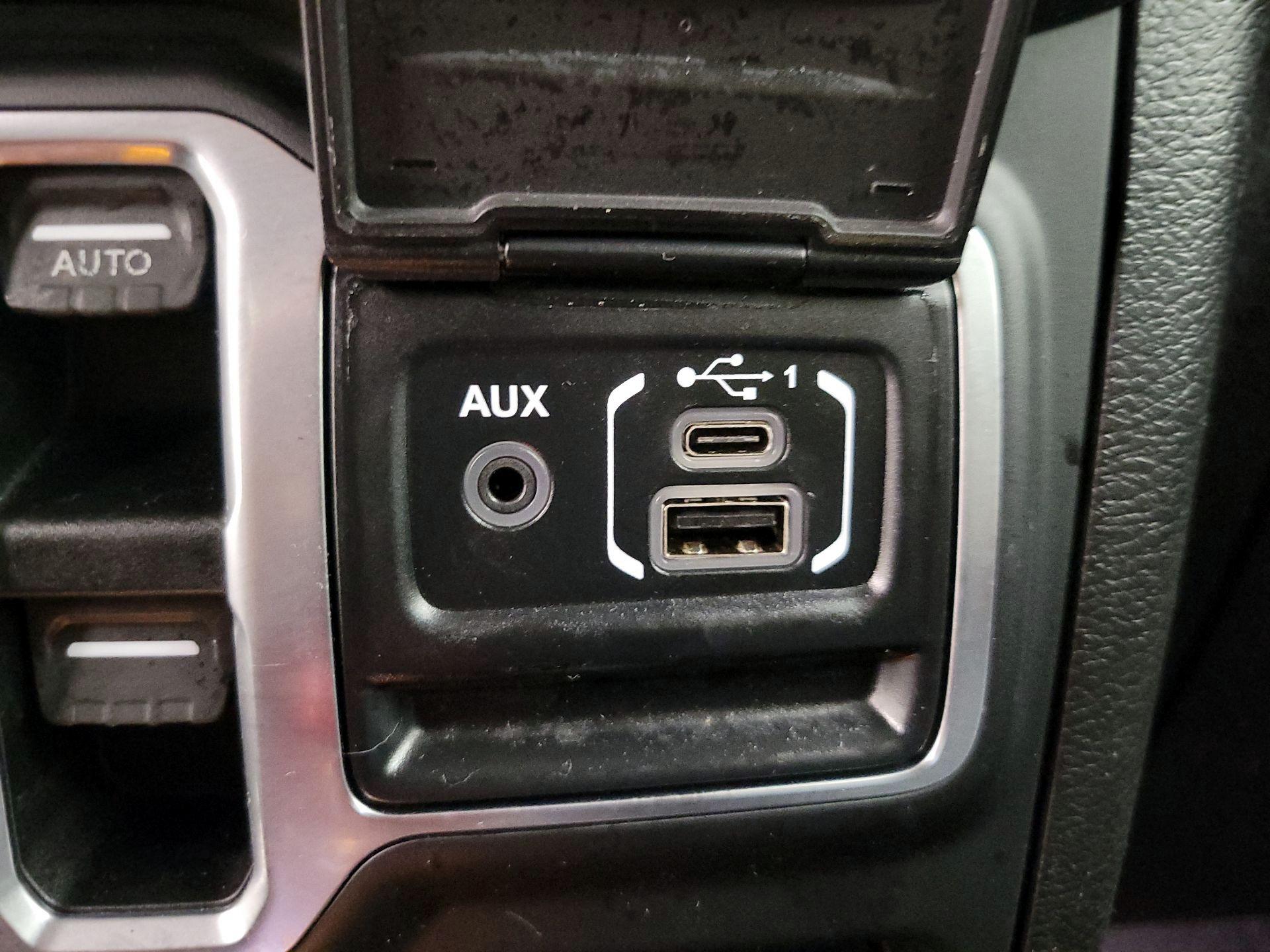 Thumbnail: 2018 Jeep Wrangler - 19