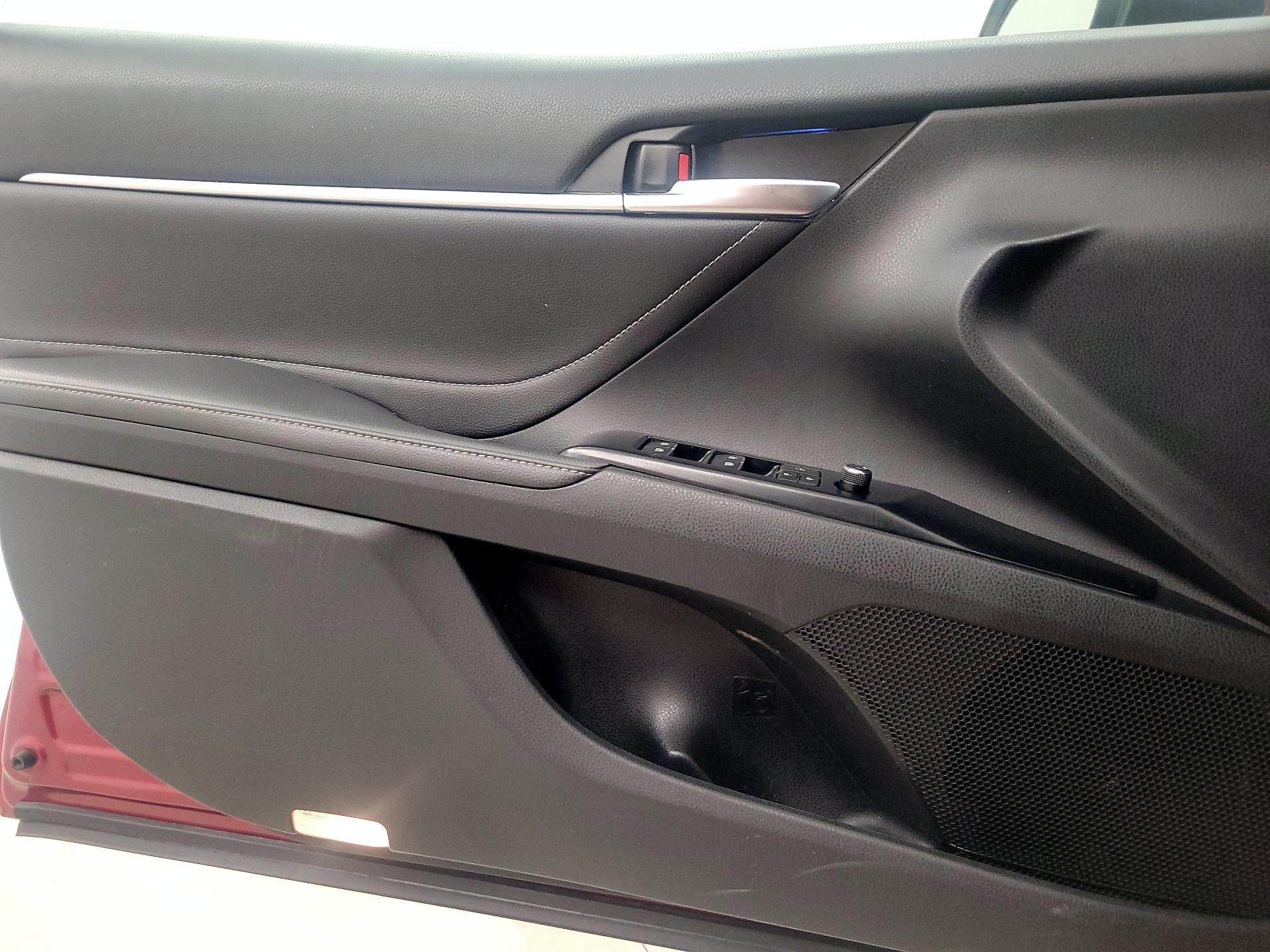 Thumbnail: 2018 Toyota Camry - 12