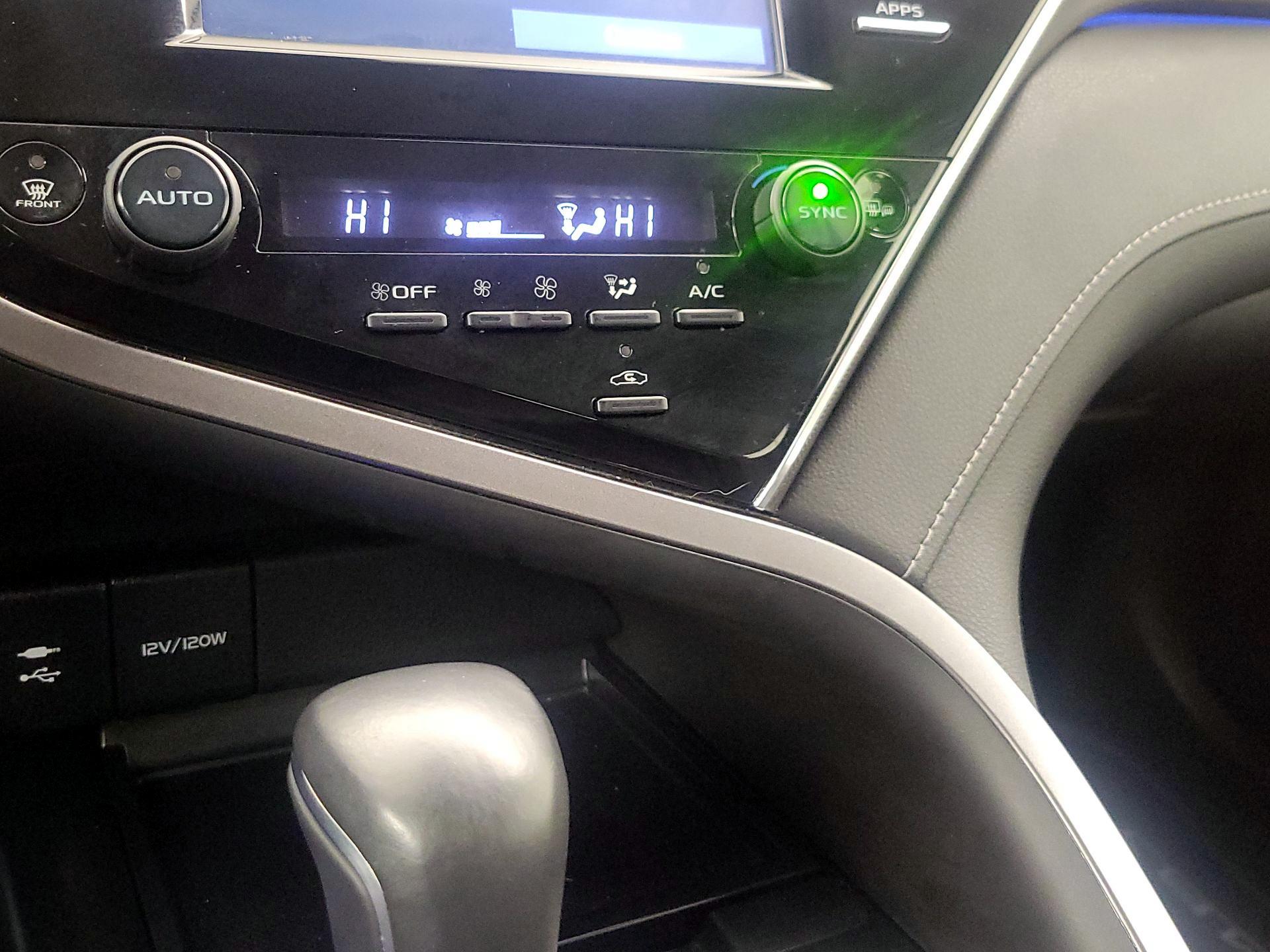 Thumbnail: 2018 Toyota Camry - 16