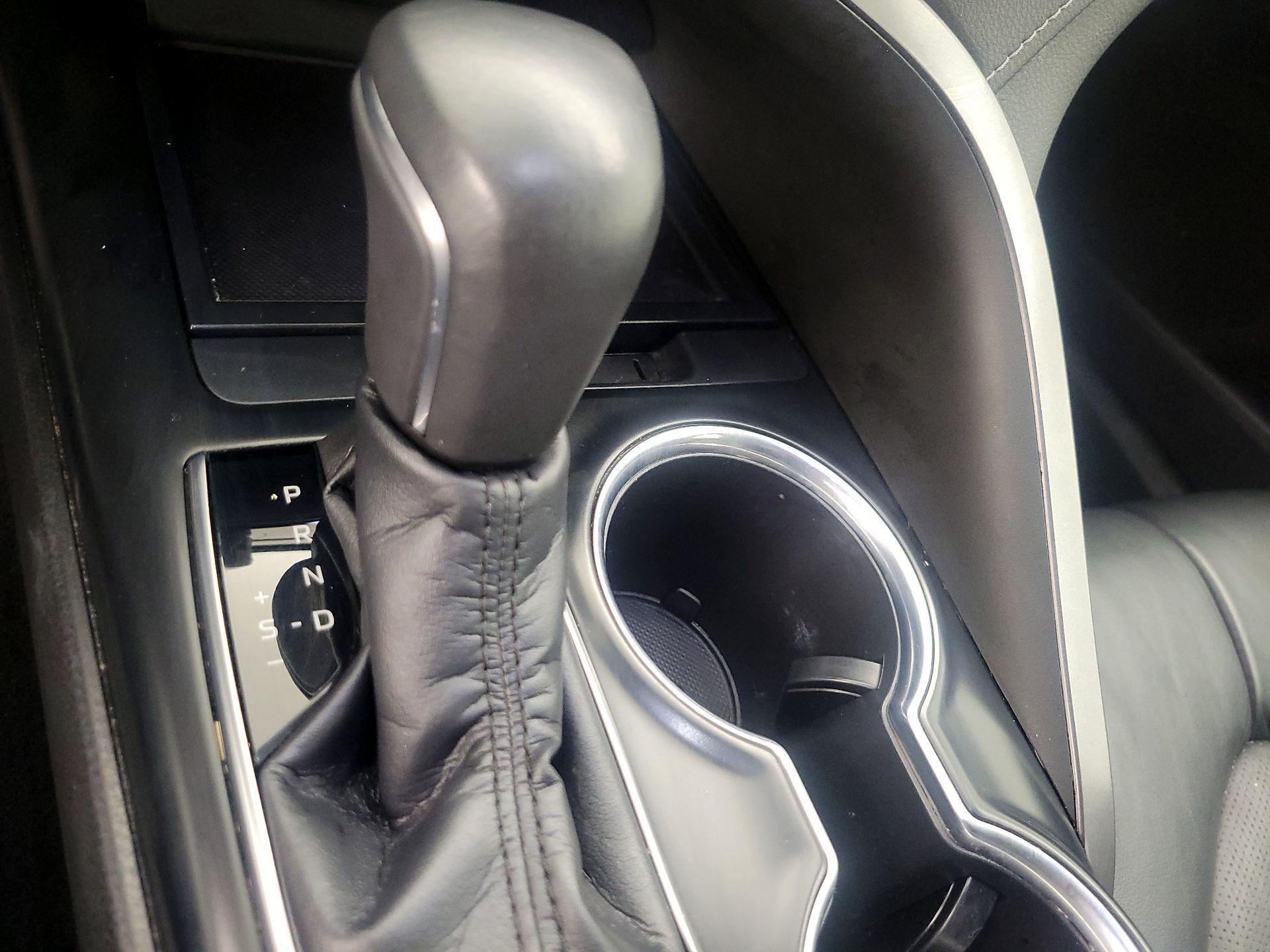 Thumbnail: 2018 Toyota Camry - 17