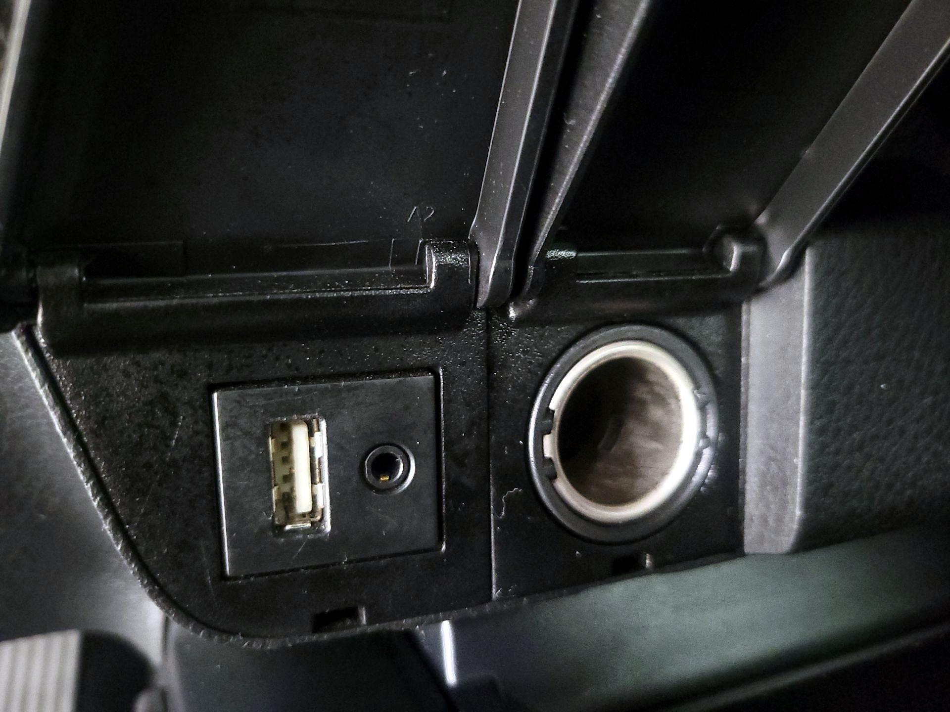 Thumbnail: 2018 Toyota Camry - 18