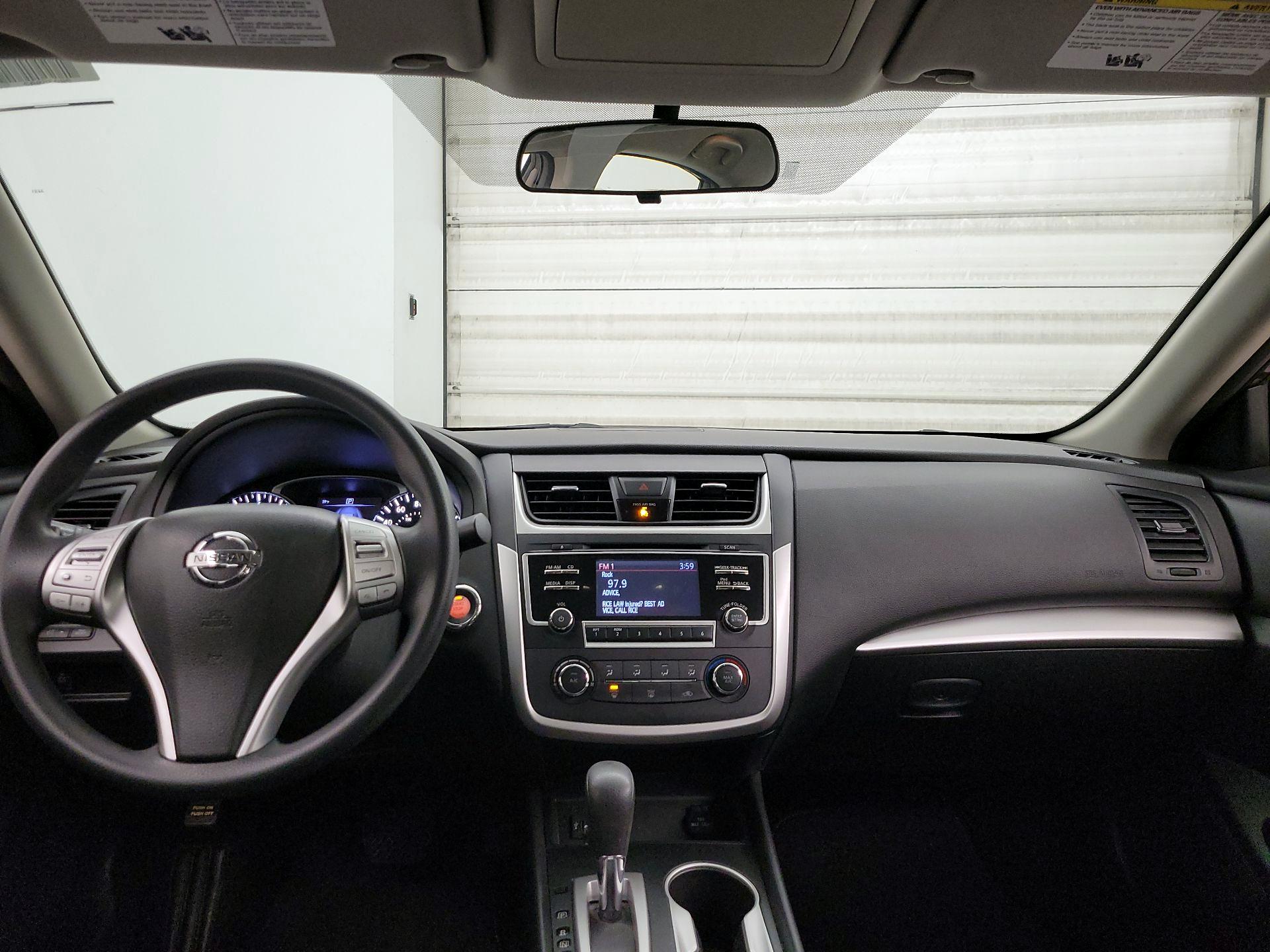 Thumbnail: 2017 Nissan Altima - 9