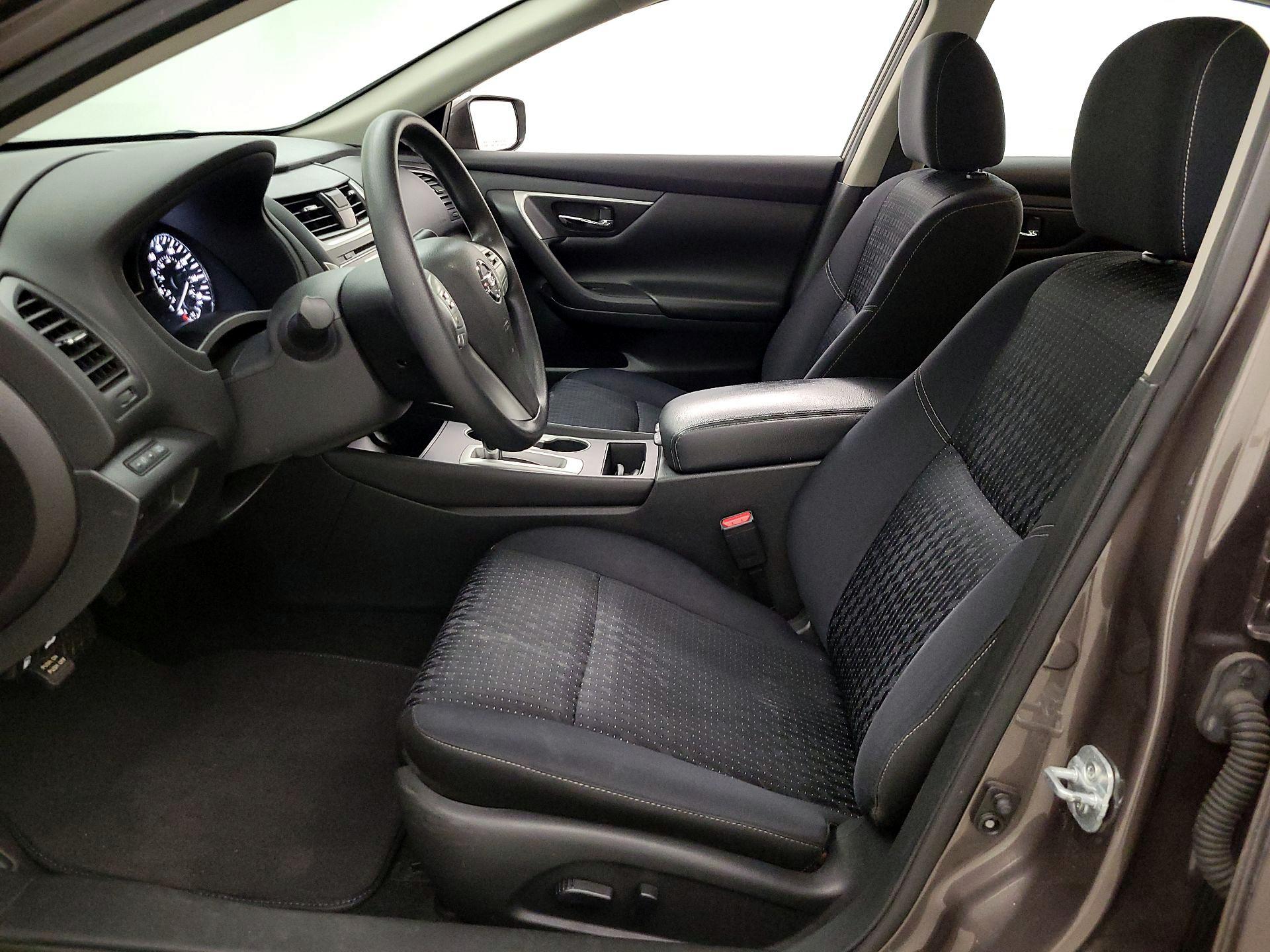 Thumbnail: 2017 Nissan Altima - 11