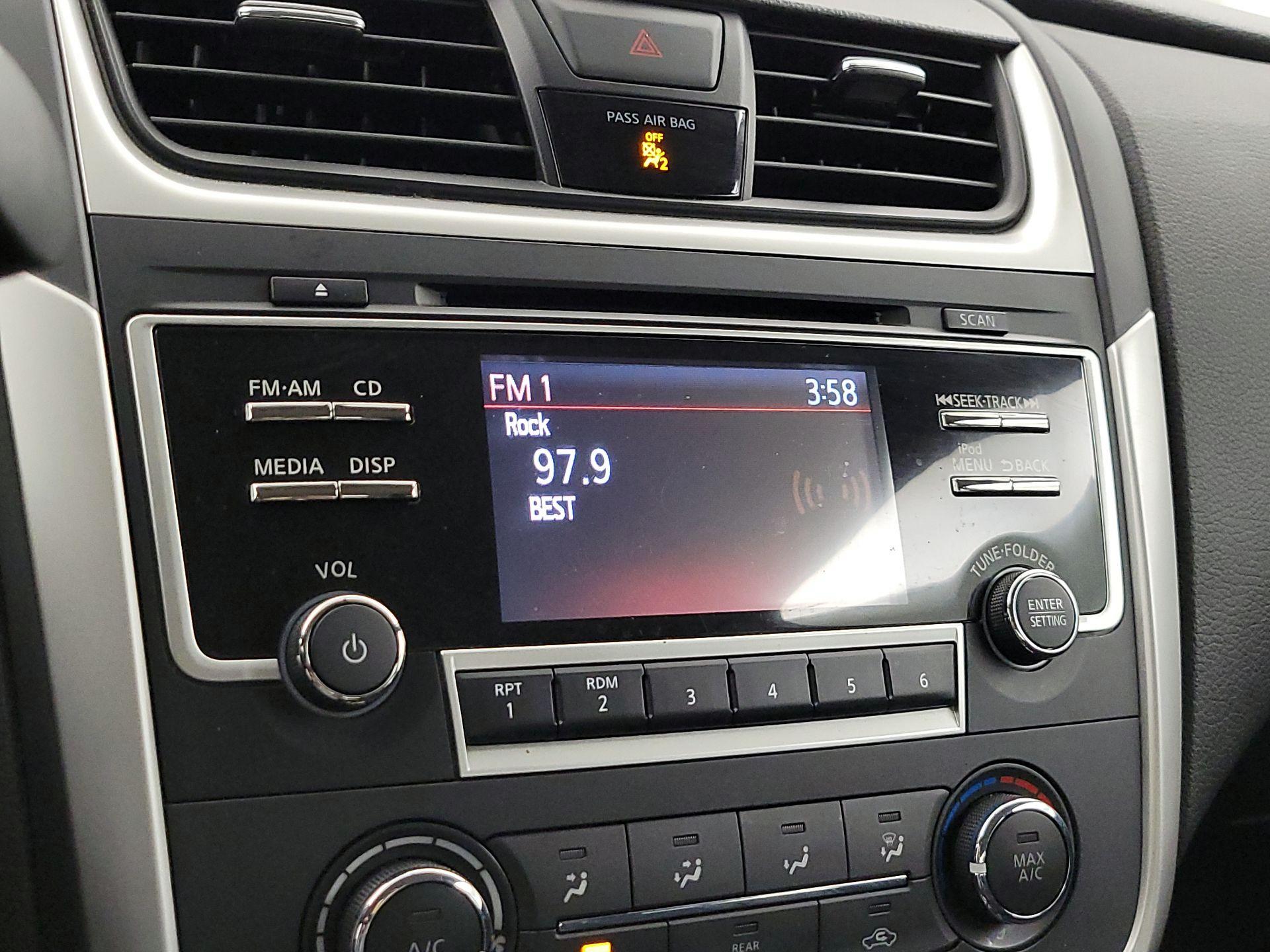 Thumbnail: 2017 Nissan Altima - 15