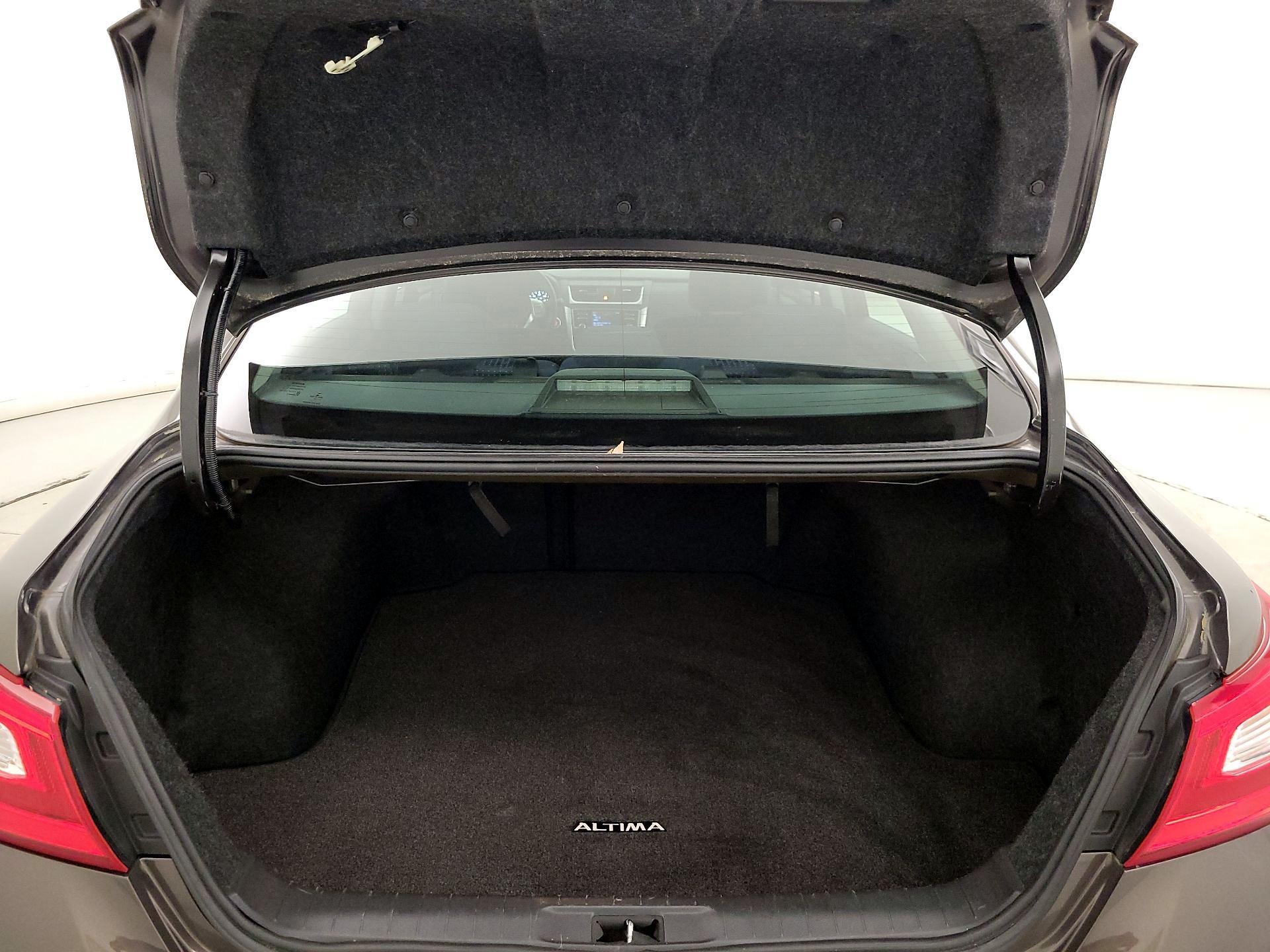 Thumbnail: 2017 Nissan Altima - 20