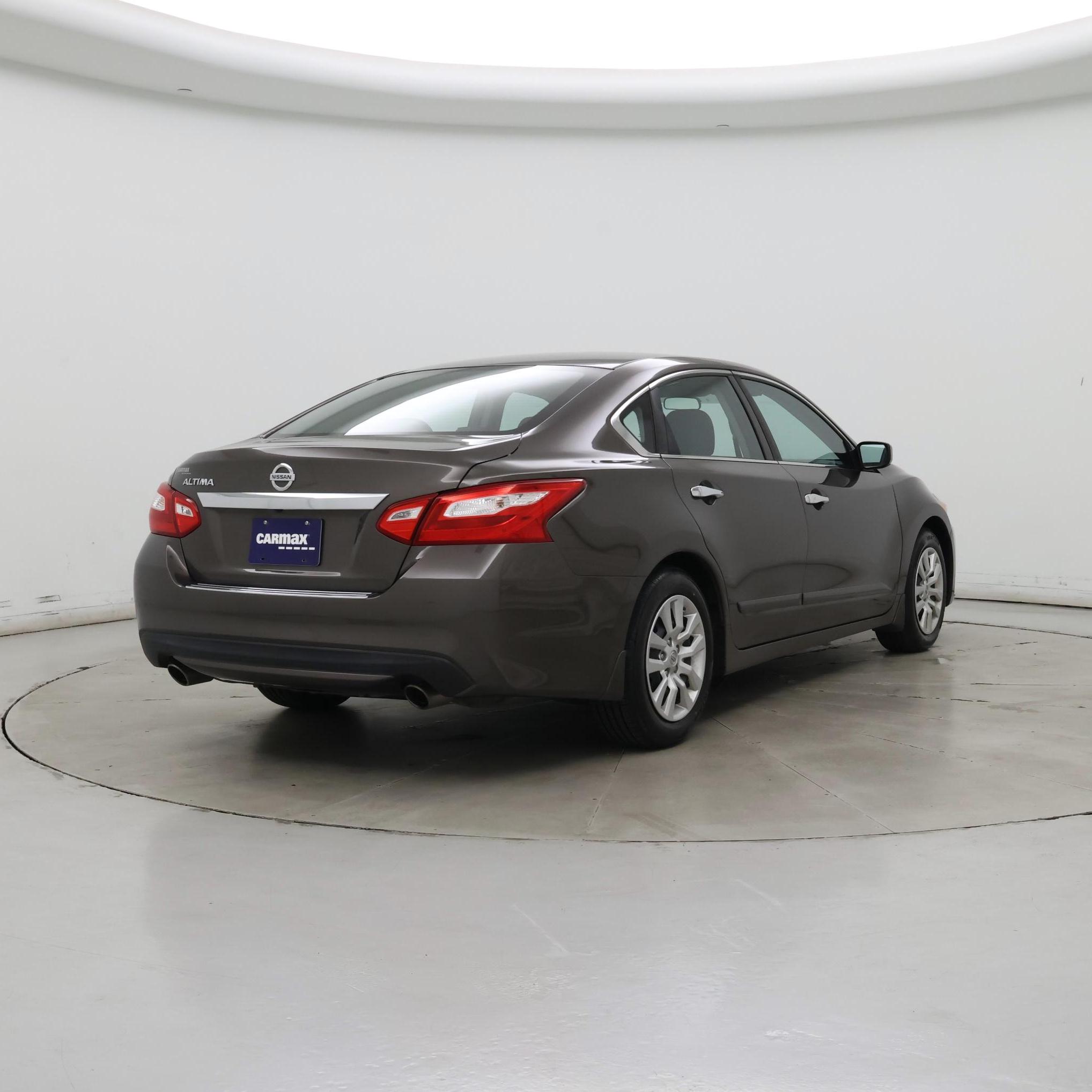 Thumbnail: 2017 Nissan Altima - 8