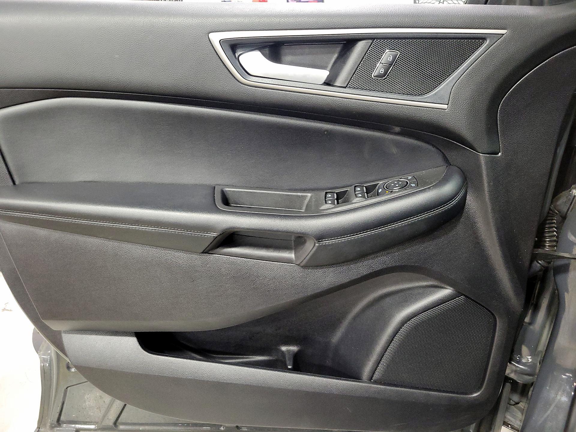 Thumbnail: 2021 Ford Edge - 12