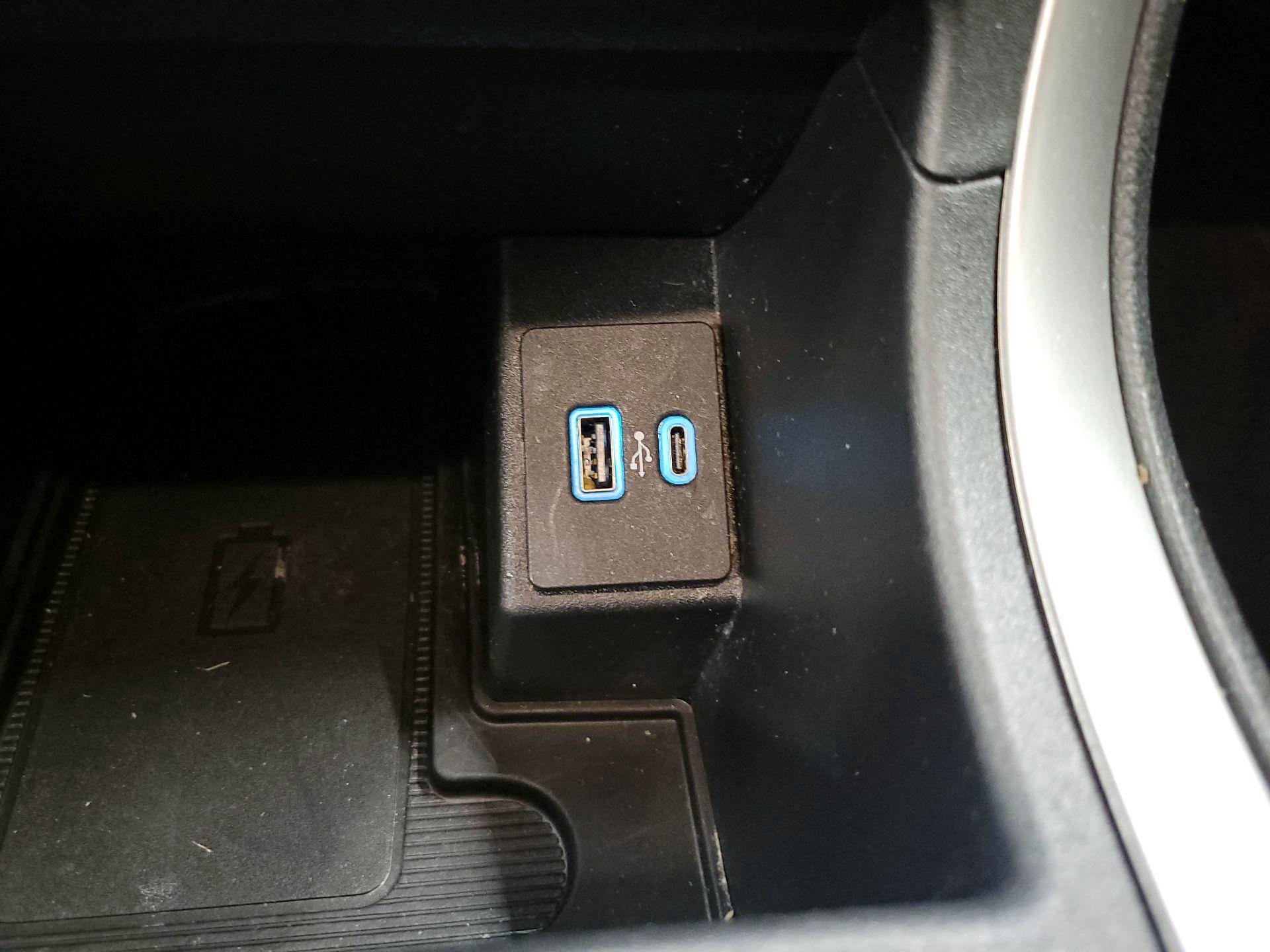 Thumbnail: 2021 Ford Edge - 18