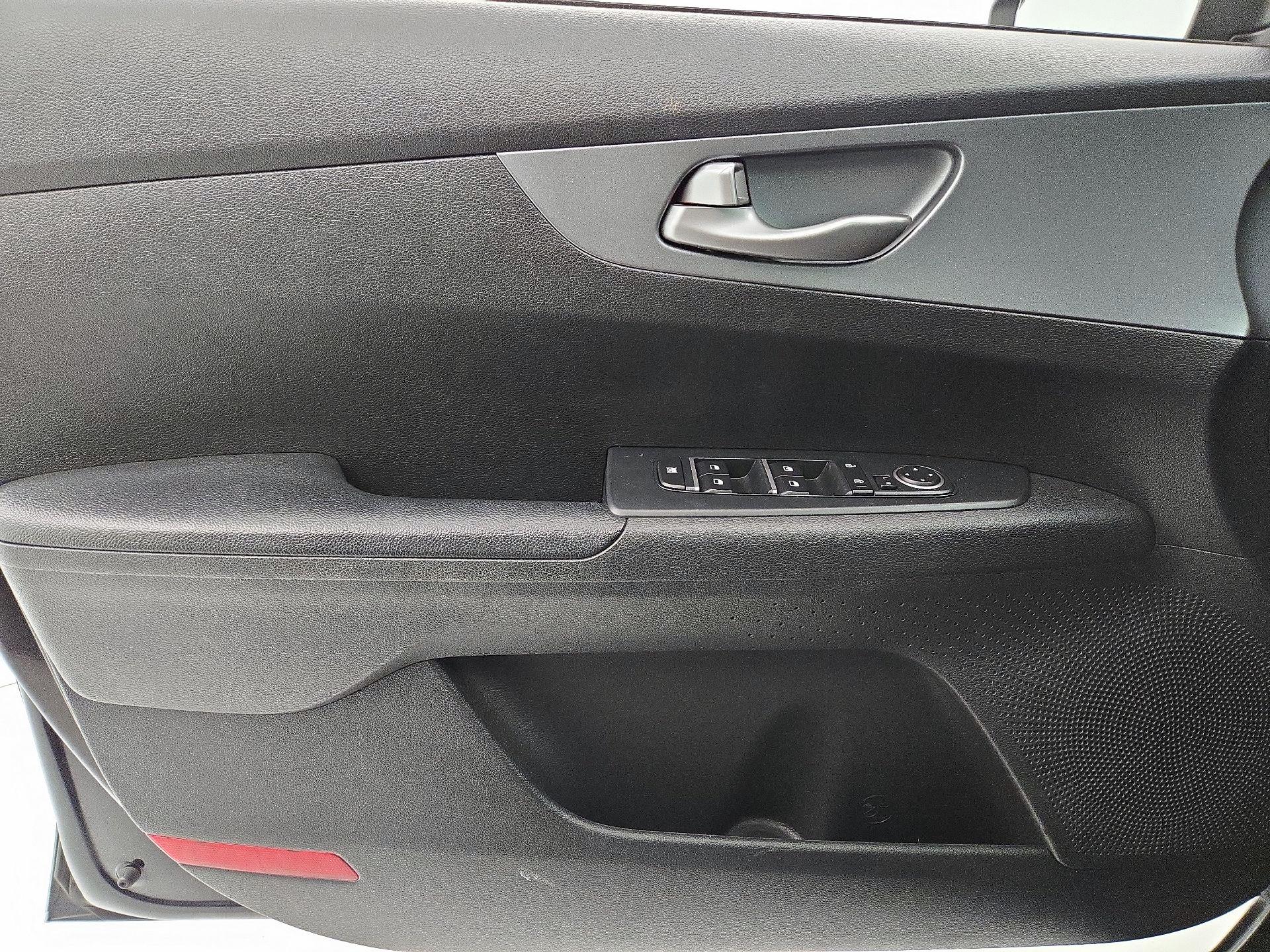 Thumbnail: 2021 Kia Forte - 12