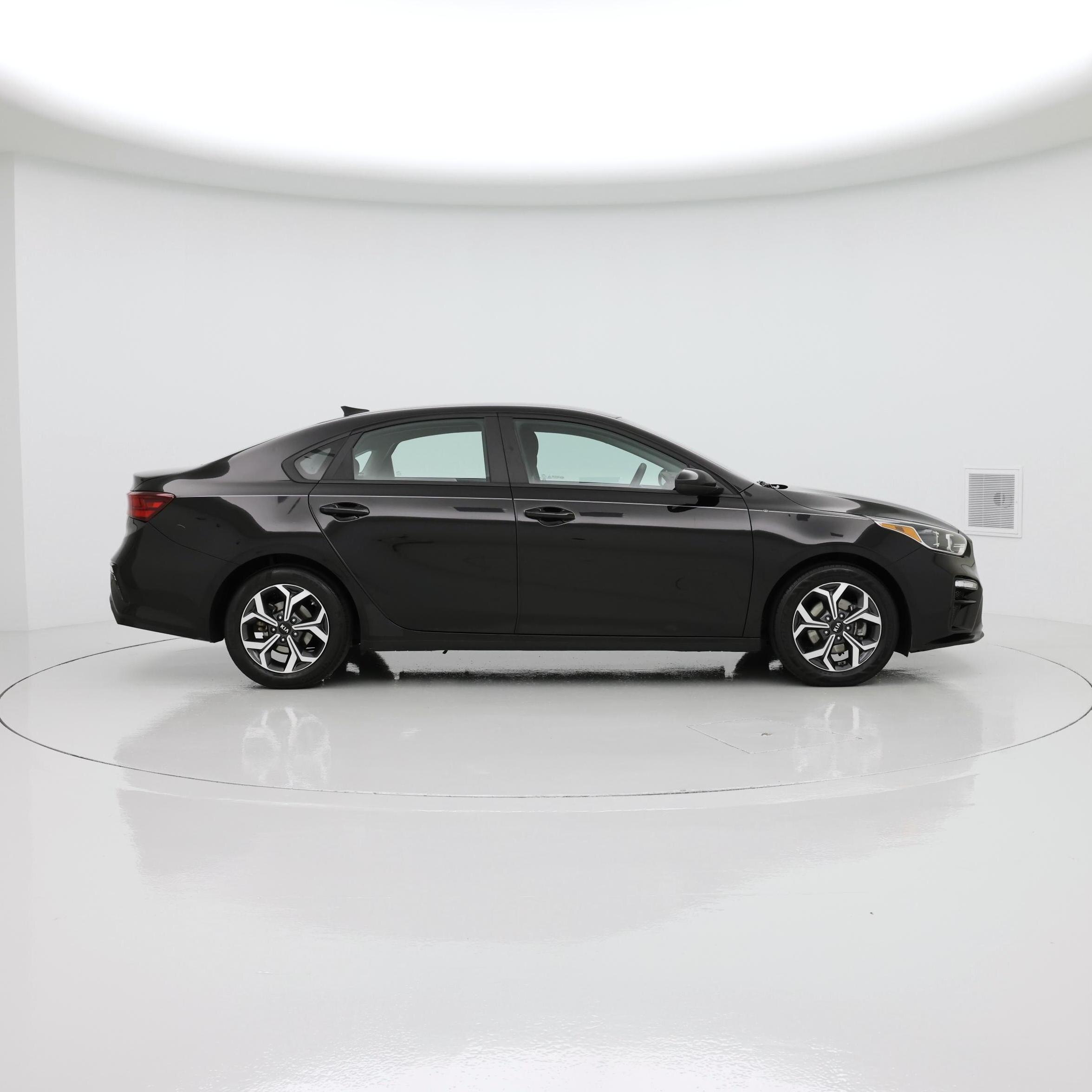 Thumbnail: 2021 Kia Forte - 7
