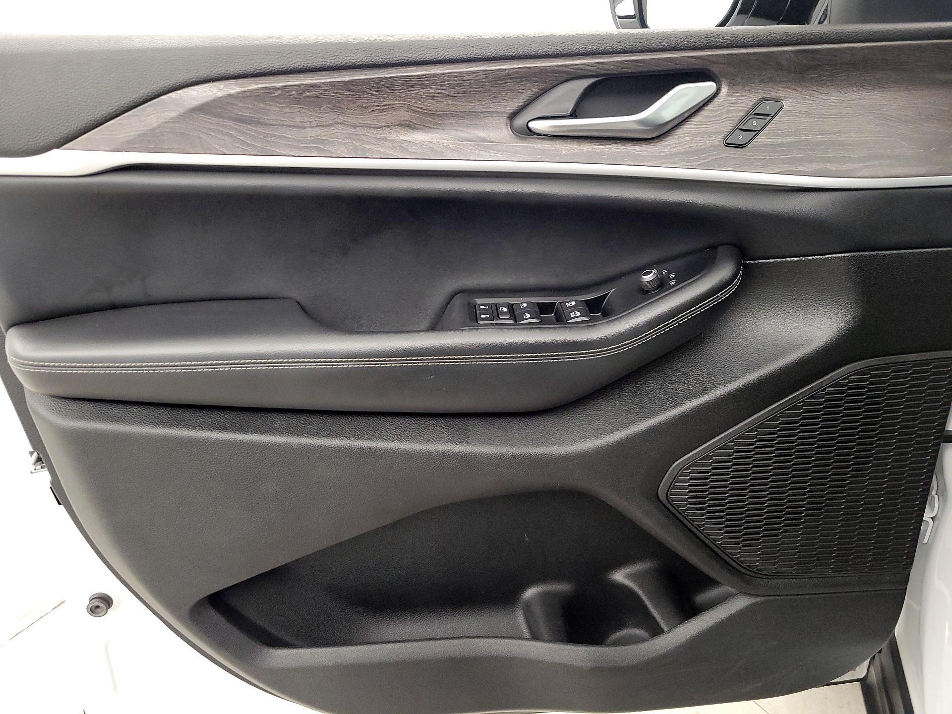 Thumbnail: 2023 Jeep Grand Cherokee - 12