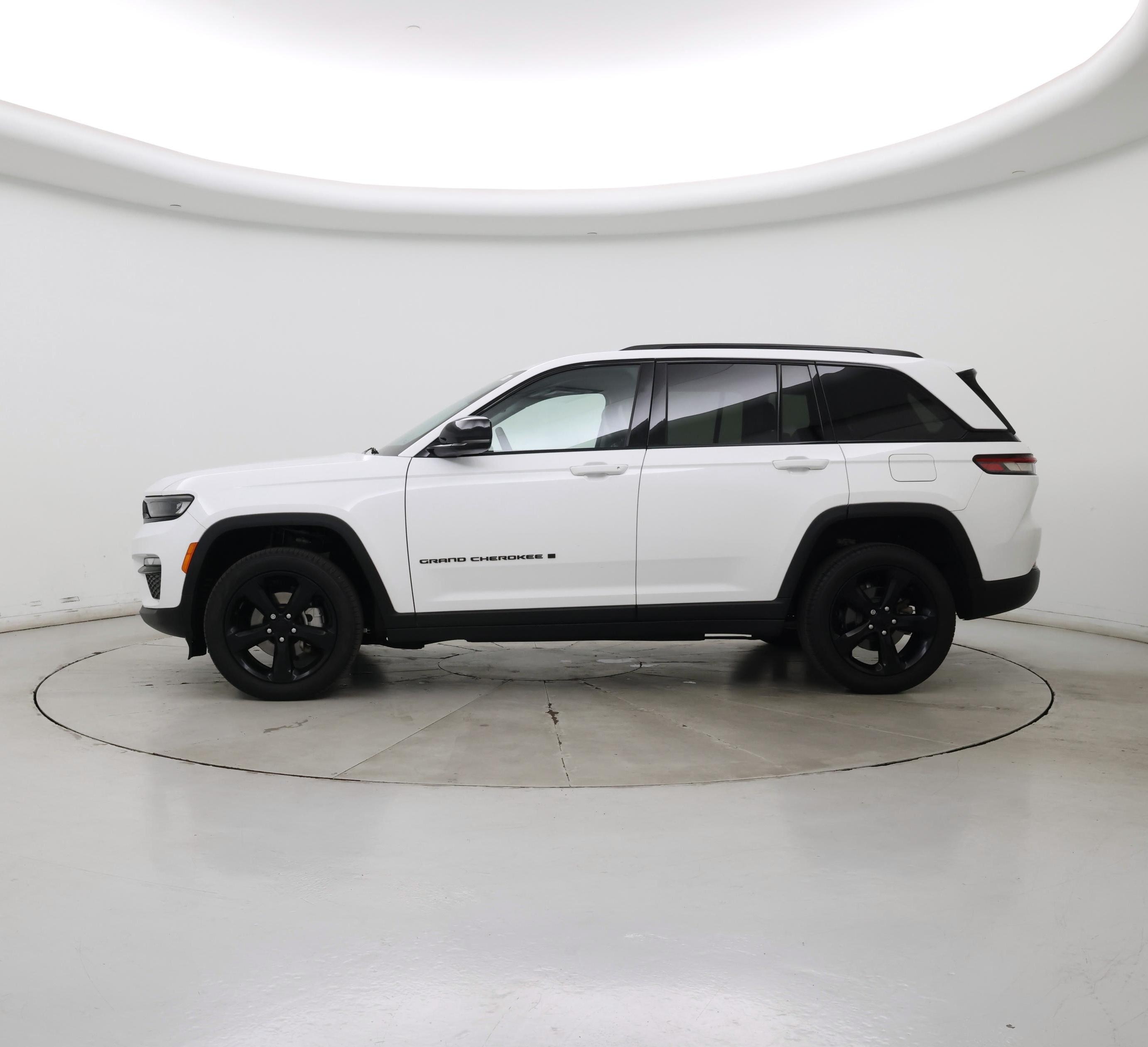Thumbnail: 2023 Jeep Grand Cherokee - 3