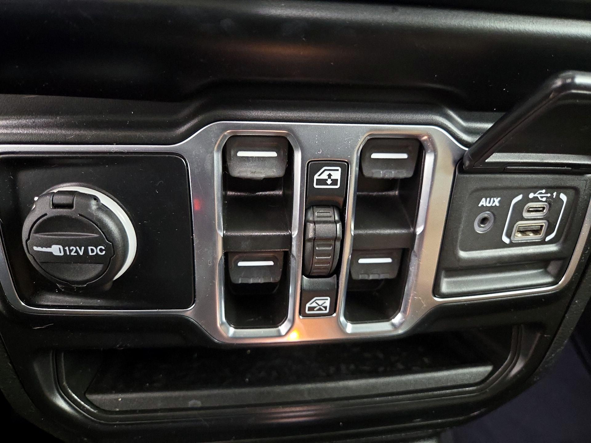 Thumbnail: 2022 Jeep Wrangler - 19