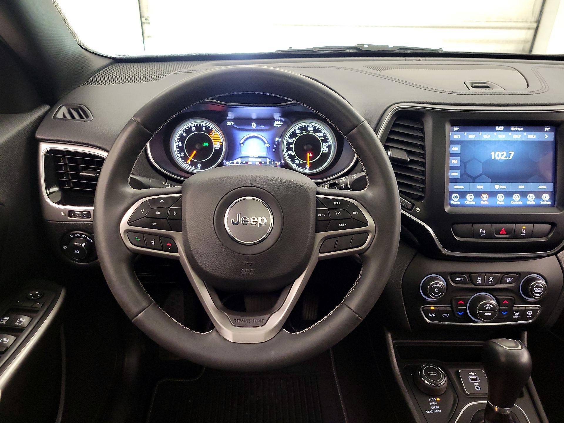 Thumbnail: 2021 Jeep Cherokee - 10