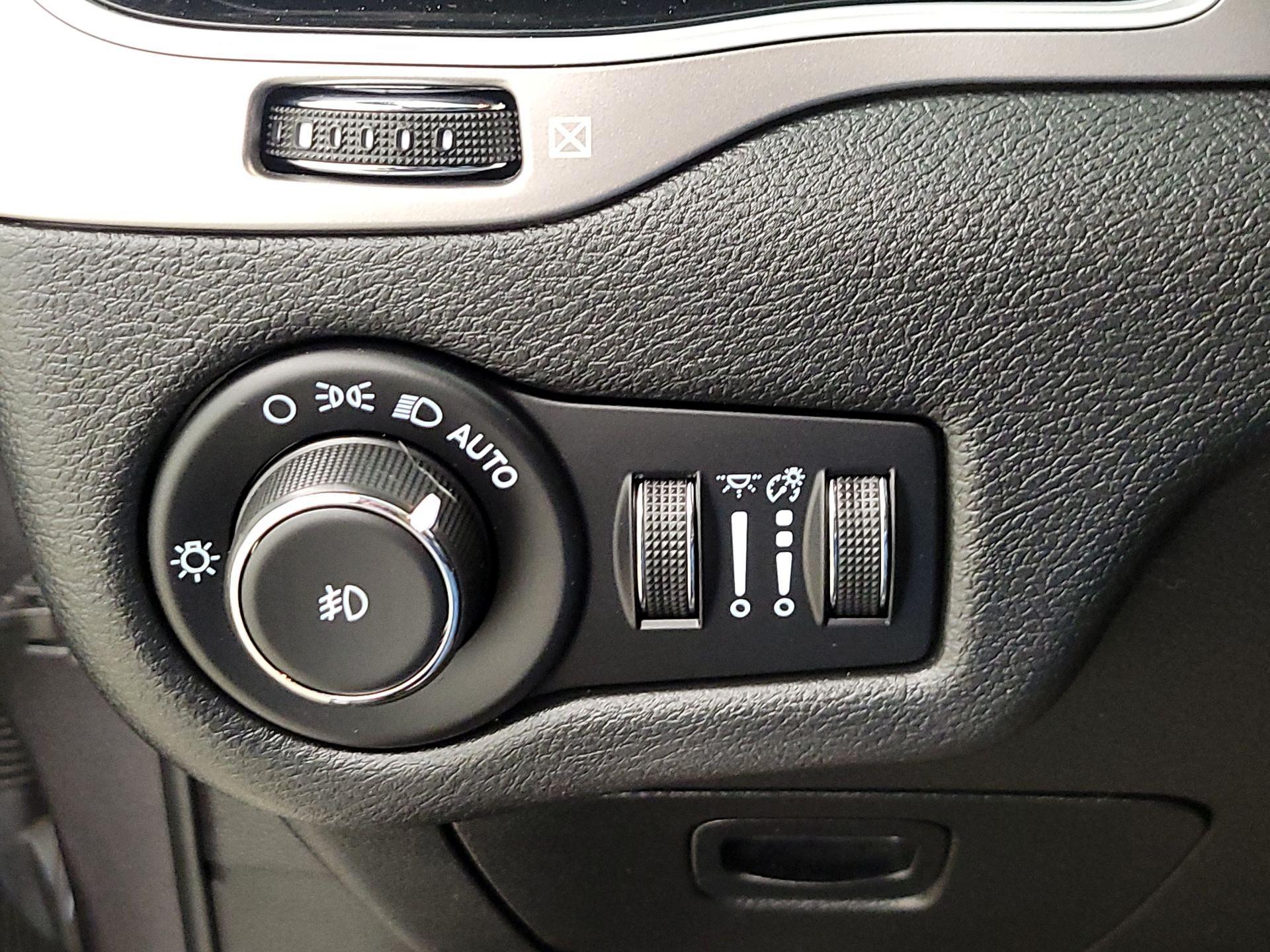 Thumbnail: 2021 Jeep Cherokee - 13