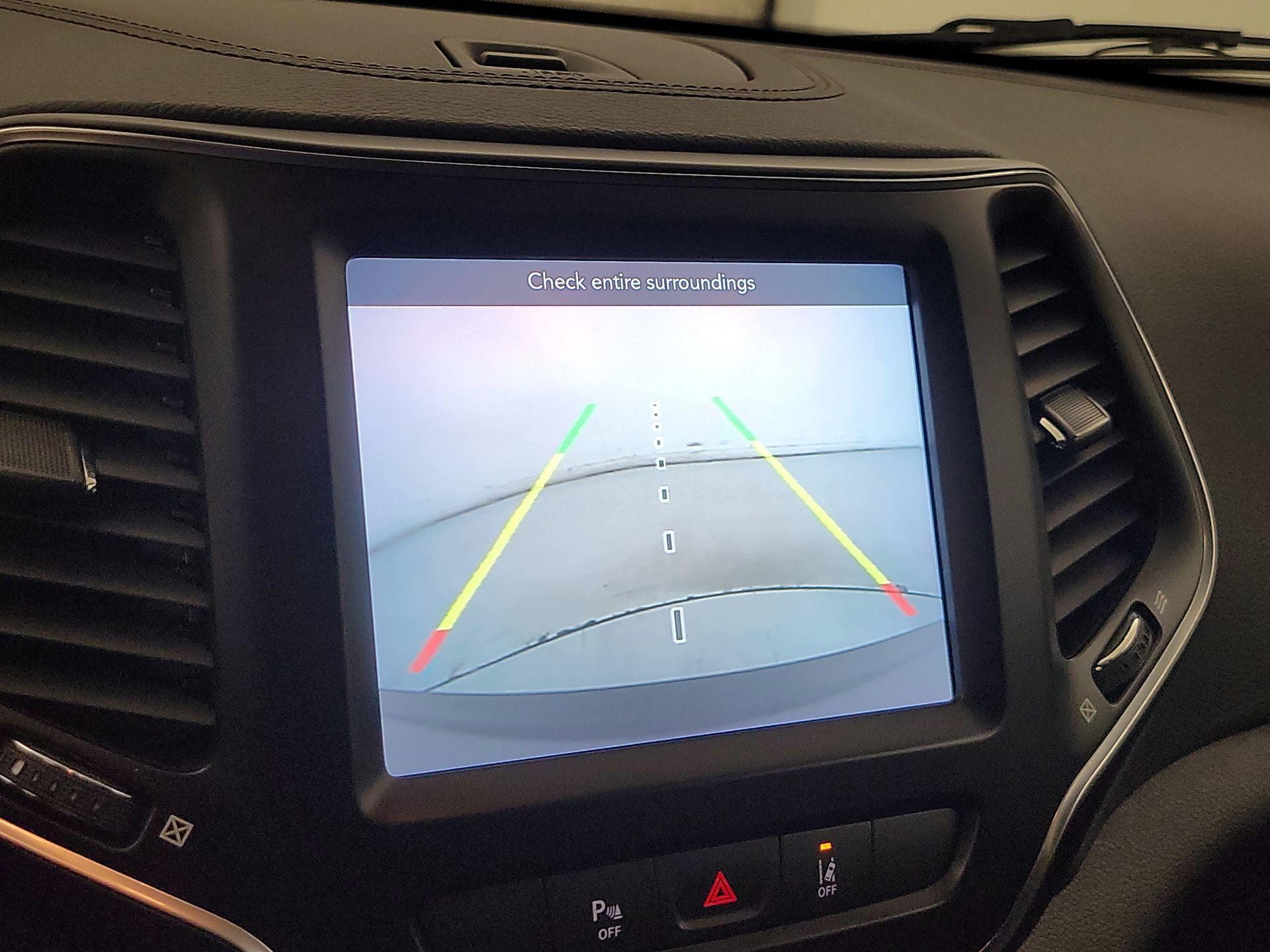 Thumbnail: 2021 Jeep Cherokee - 14