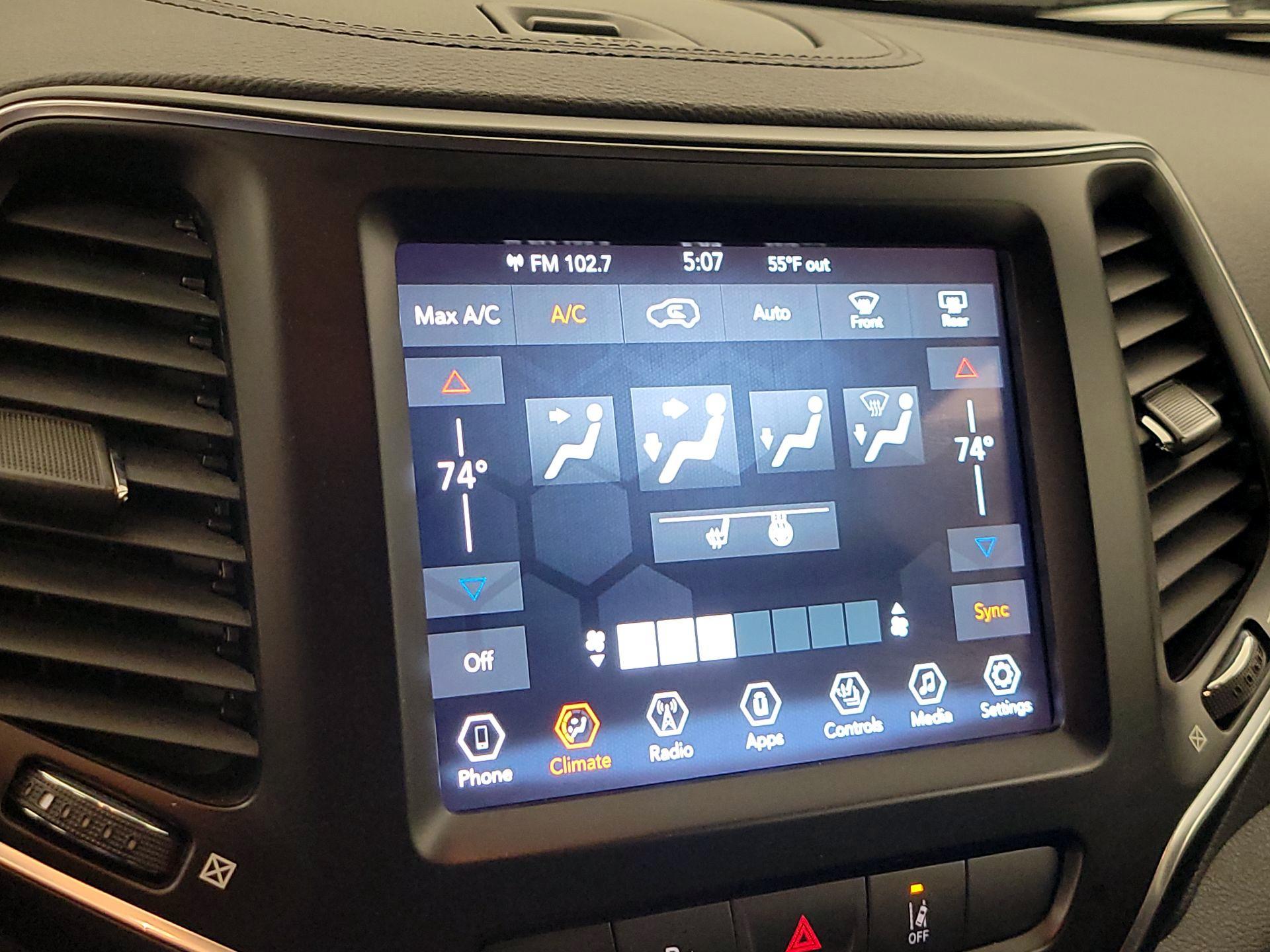 Thumbnail: 2021 Jeep Cherokee - 16