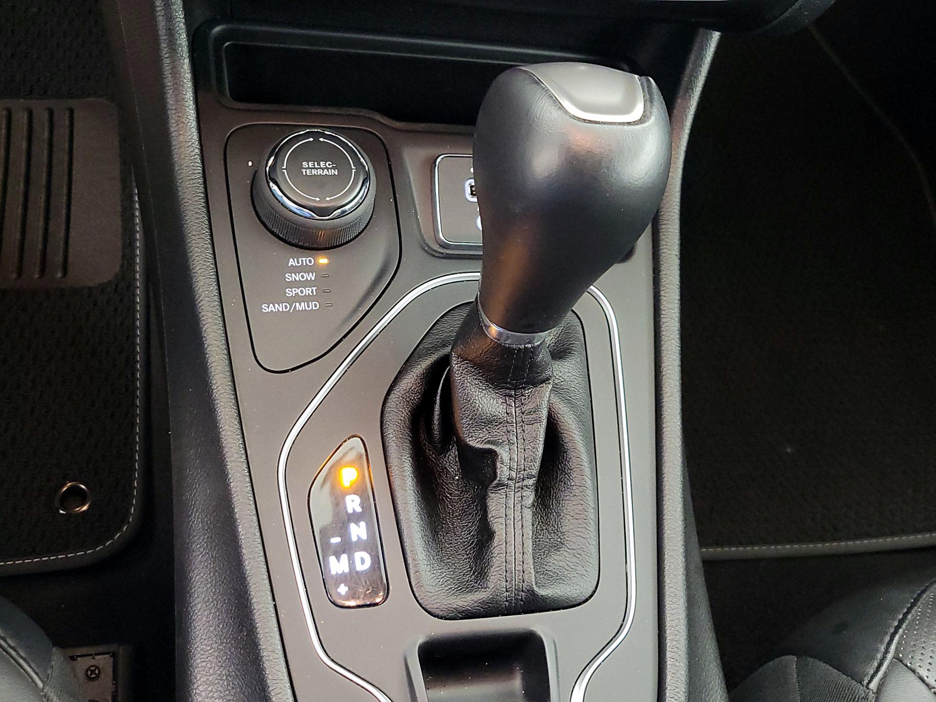 Thumbnail: 2021 Jeep Cherokee - 17