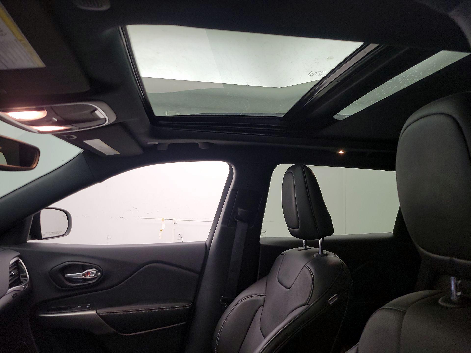 Thumbnail: 2021 Jeep Cherokee - 19