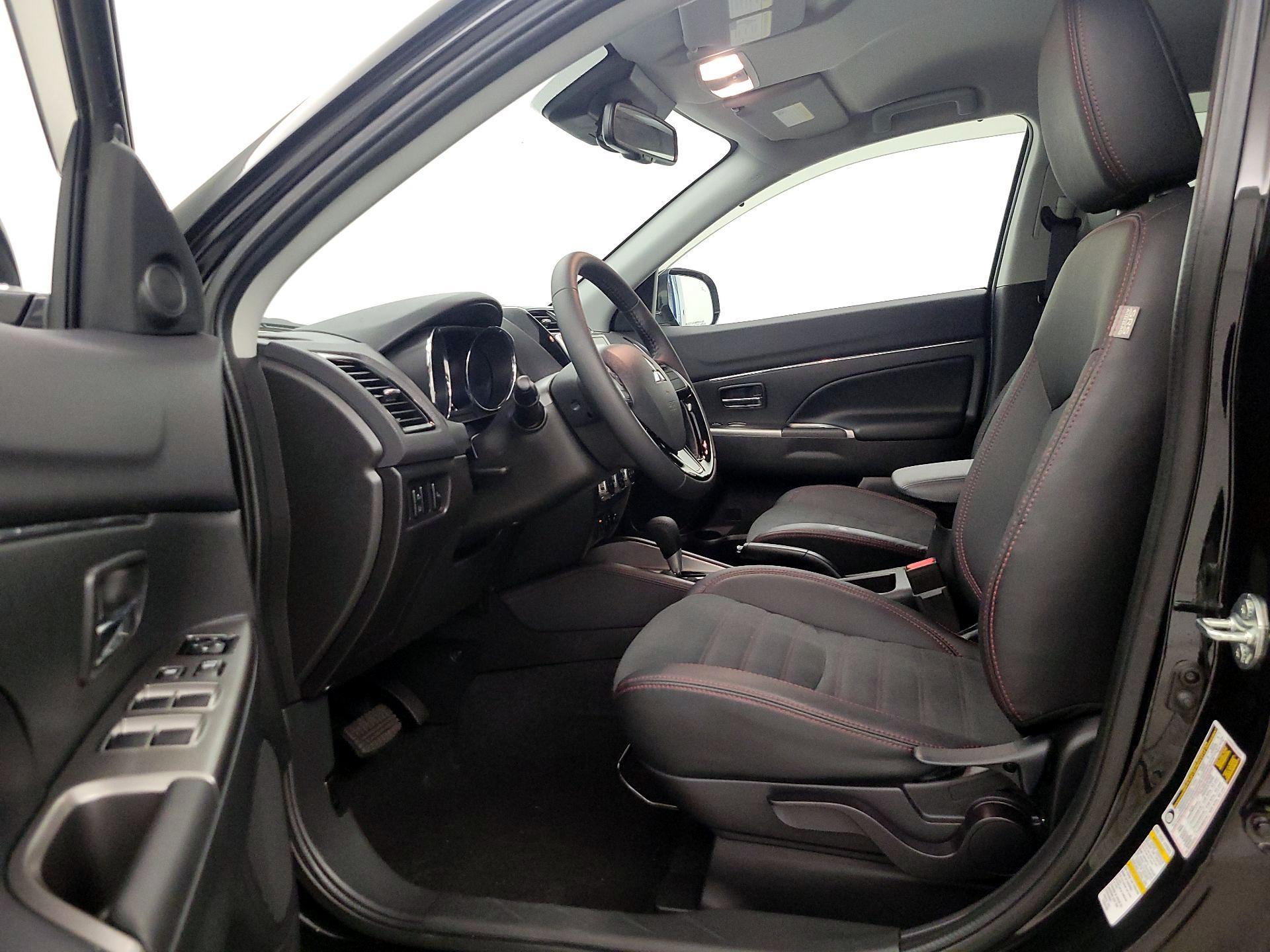 Thumbnail: 2023 Mitsubishi Outlander Sport - 11