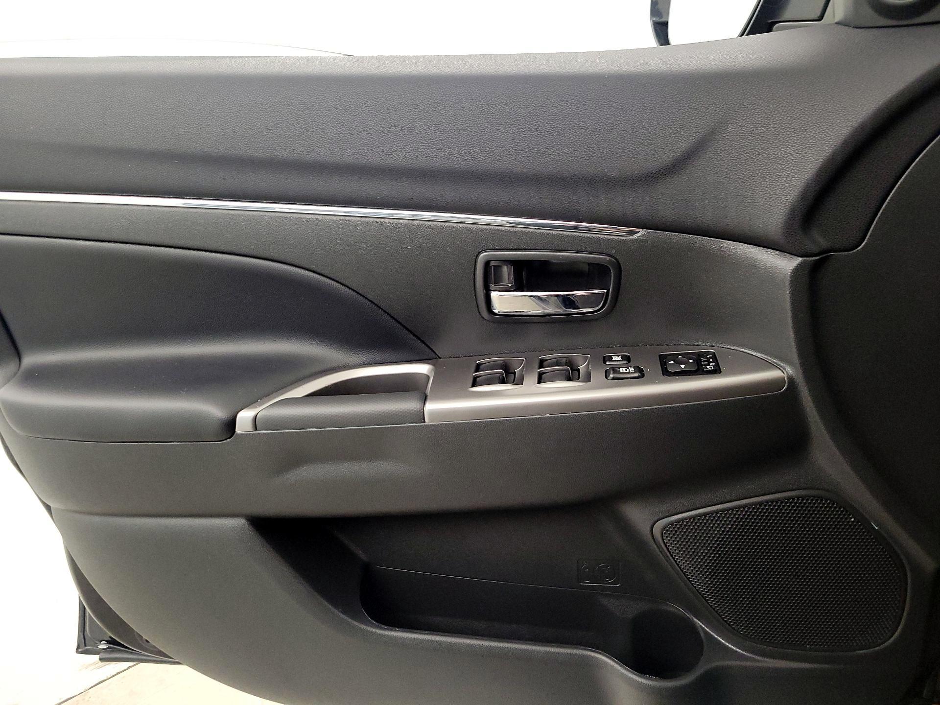 Thumbnail: 2023 Mitsubishi Outlander Sport - 12