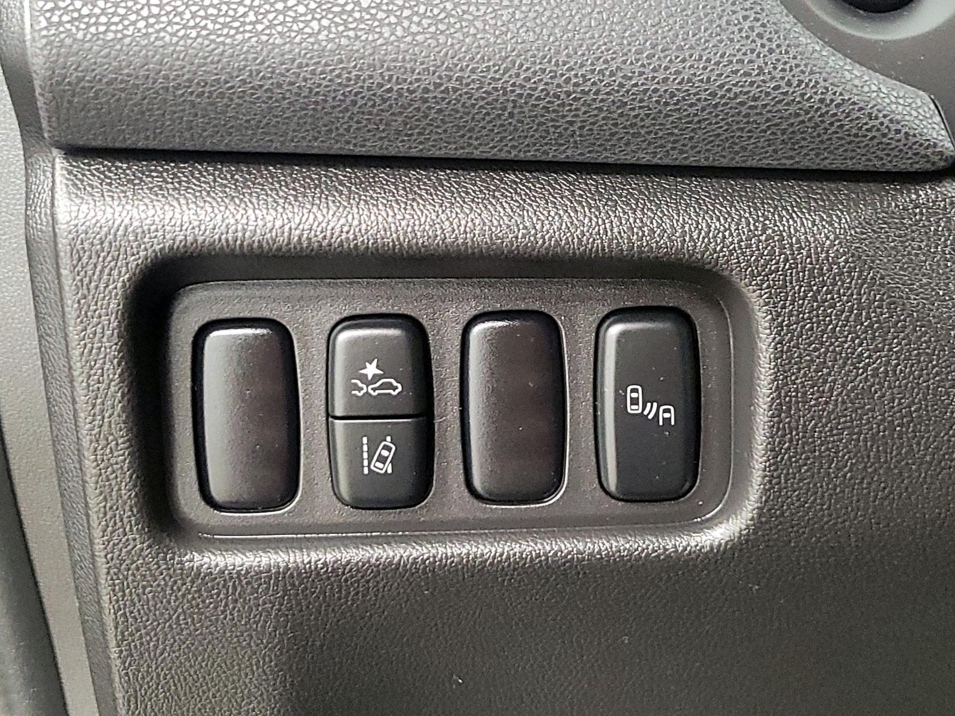 Thumbnail: 2023 Mitsubishi Outlander Sport - 13