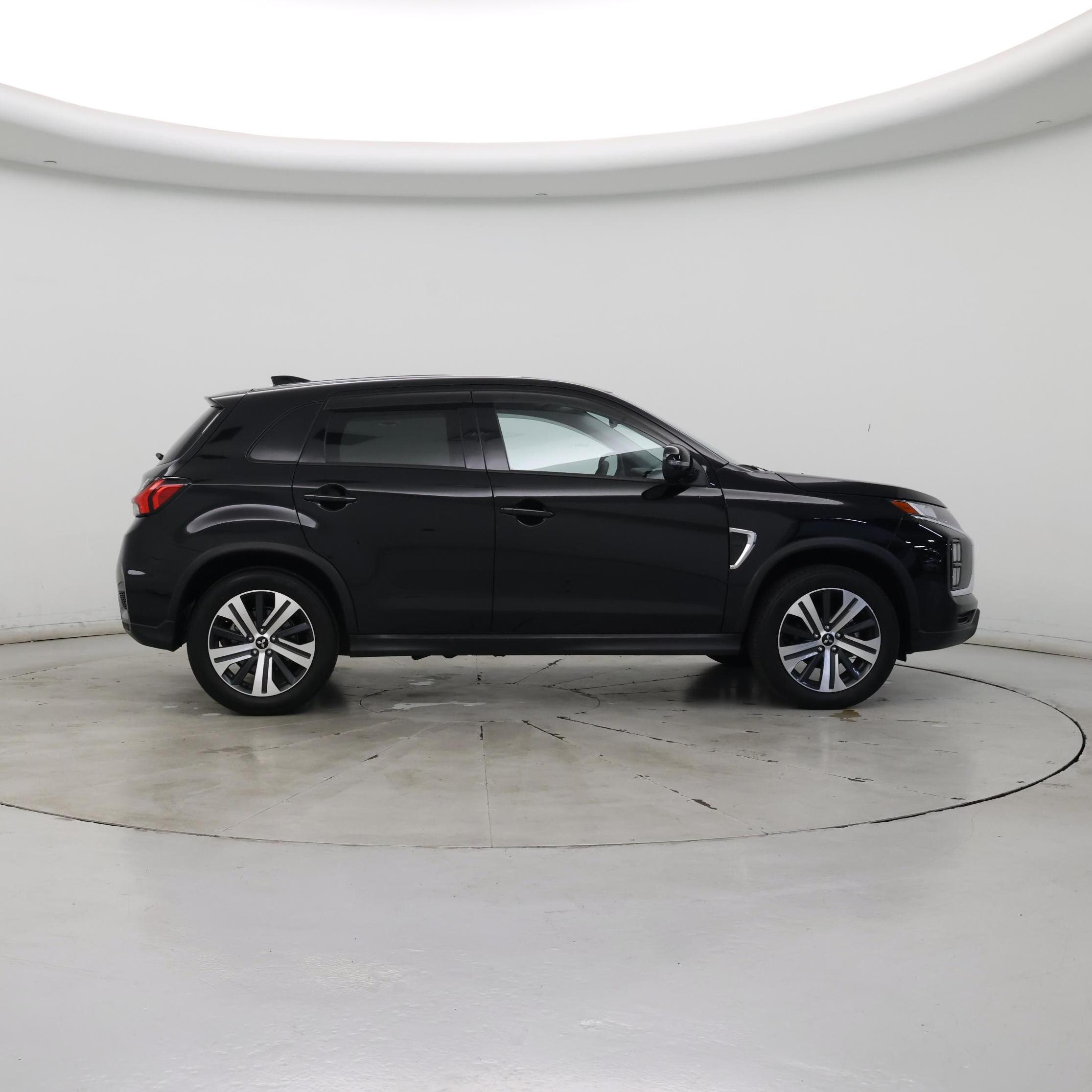 Thumbnail: 2023 Mitsubishi Outlander Sport - 7