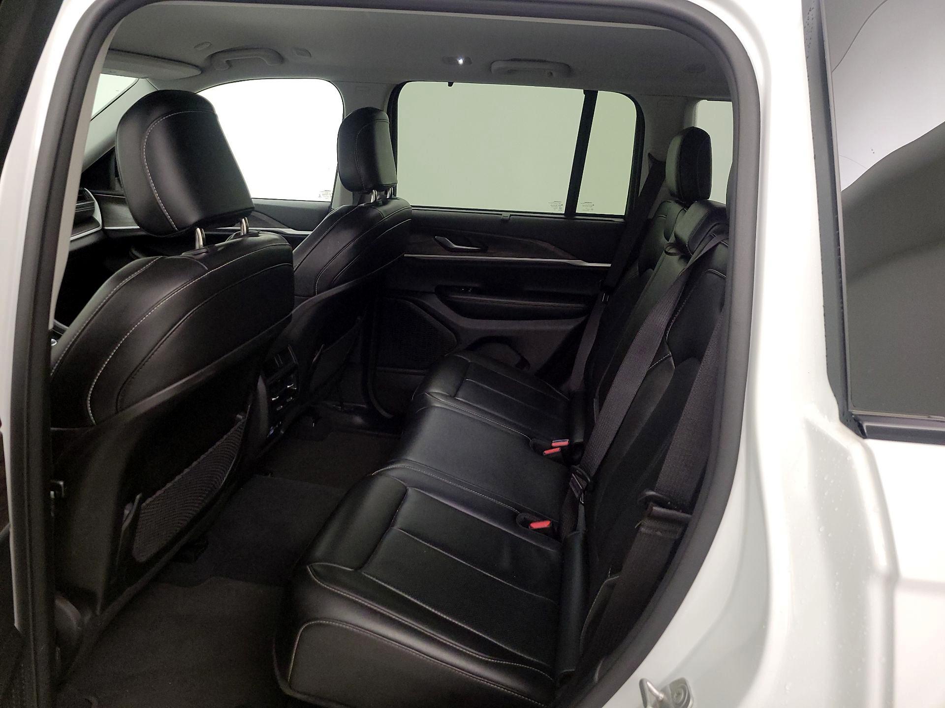 Thumbnail: 2023 Jeep Grand Cherokee - 20