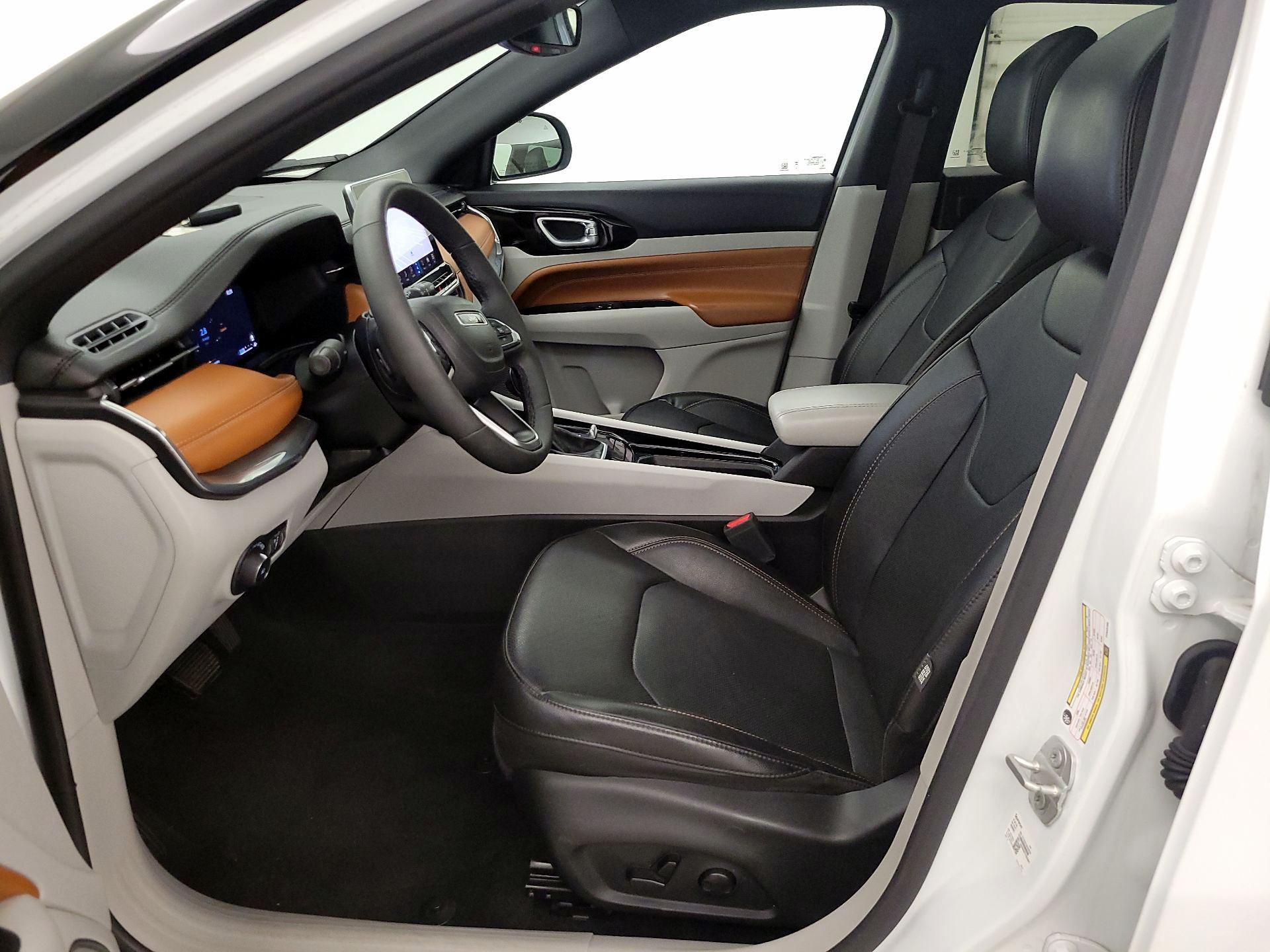 Thumbnail: 2023 Jeep Compass - 11