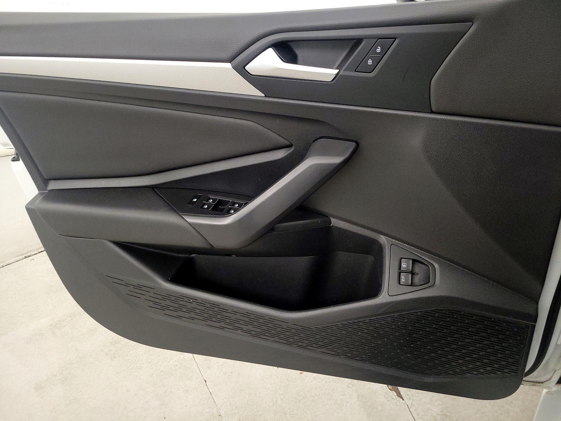 Thumbnail: 2021 Volkswagen Jetta - 12