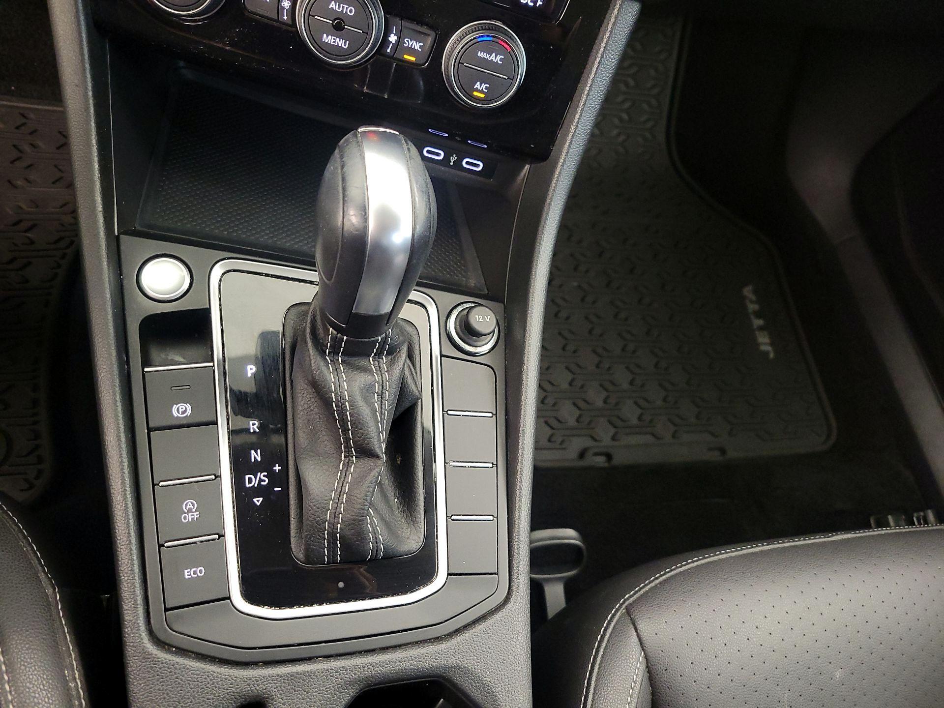 Thumbnail: 2021 Volkswagen Jetta - 17