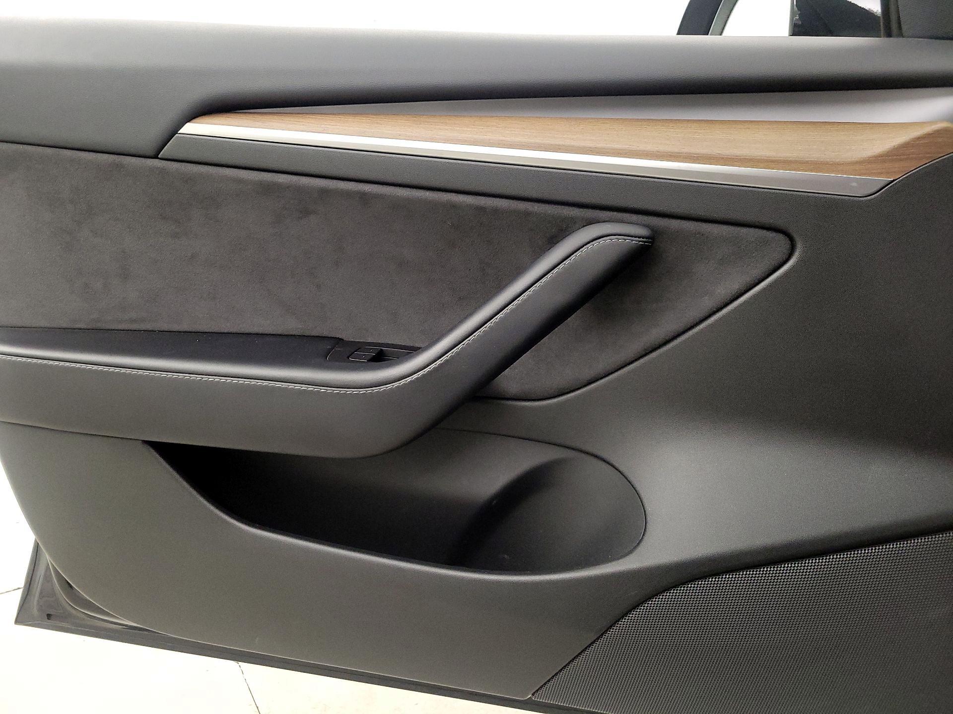 Thumbnail: 2021 Tesla Model 3 - 12