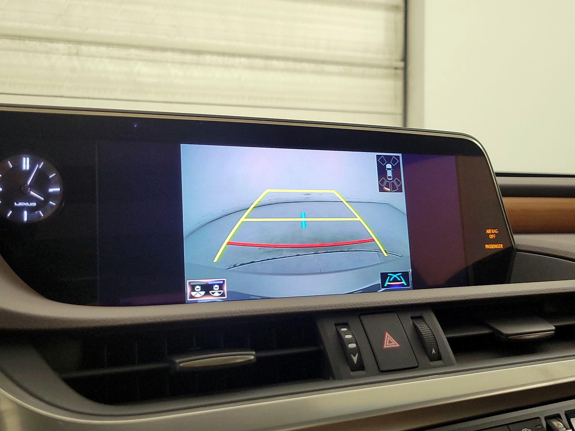 Thumbnail: 2019 Lexus ES - 15