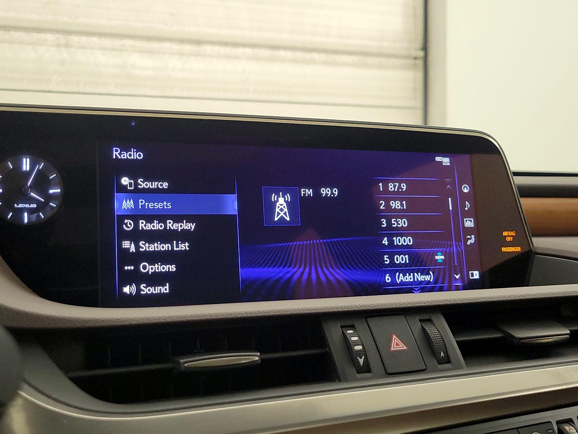 Thumbnail: 2019 Lexus ES - 16