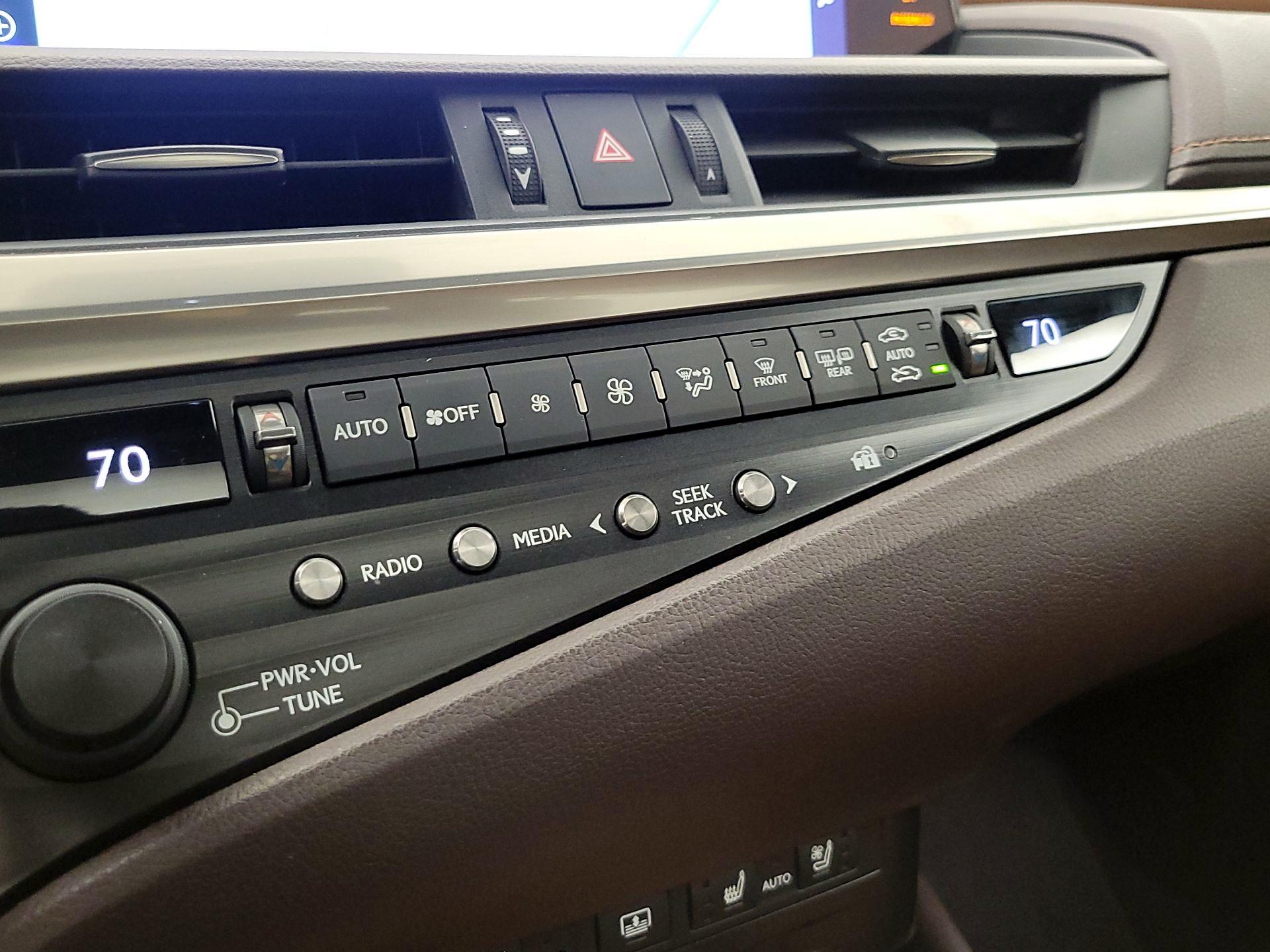 Thumbnail: 2019 Lexus ES - 17