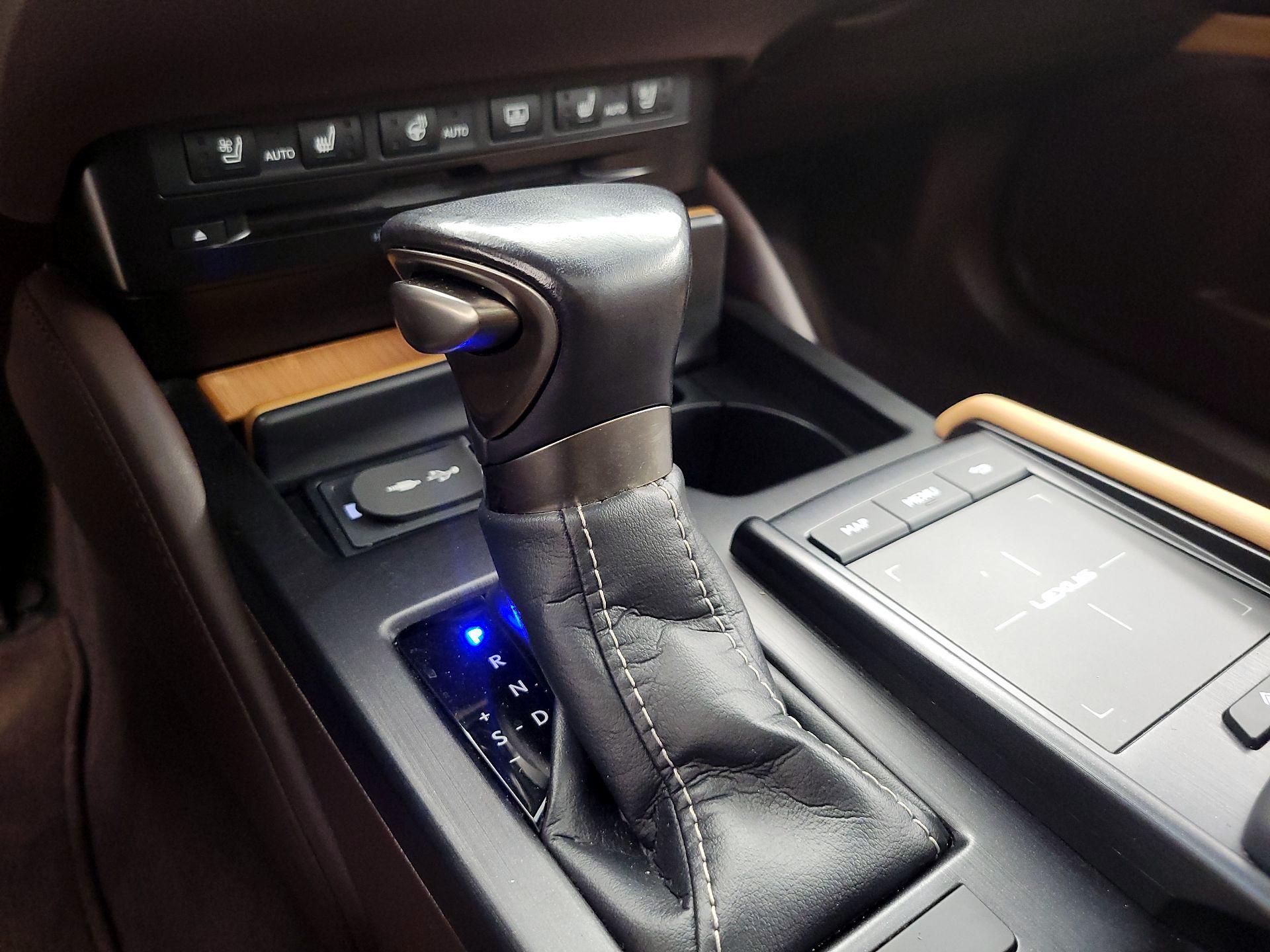 Thumbnail: 2019 Lexus ES - 18