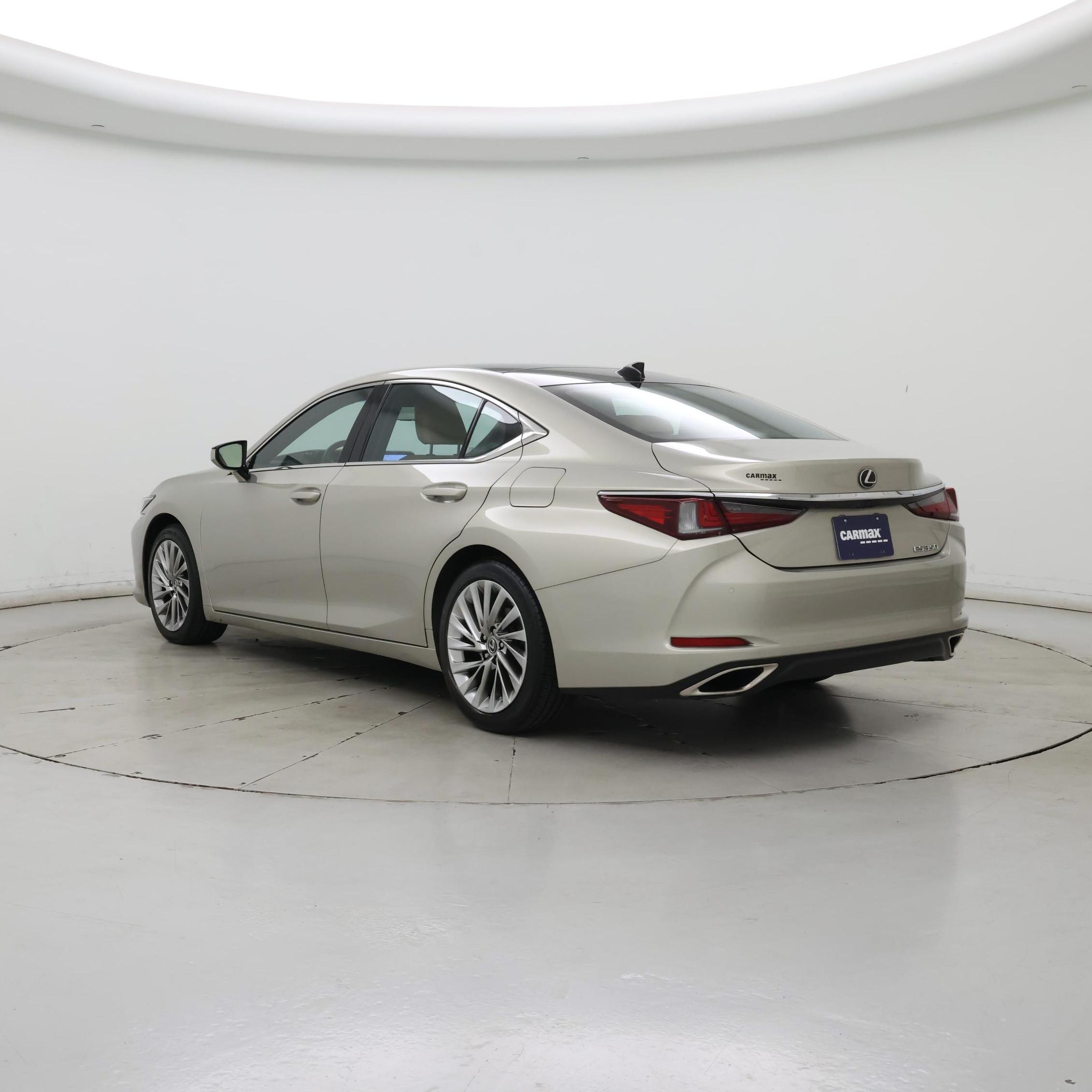 Thumbnail: 2019 Lexus ES - 2