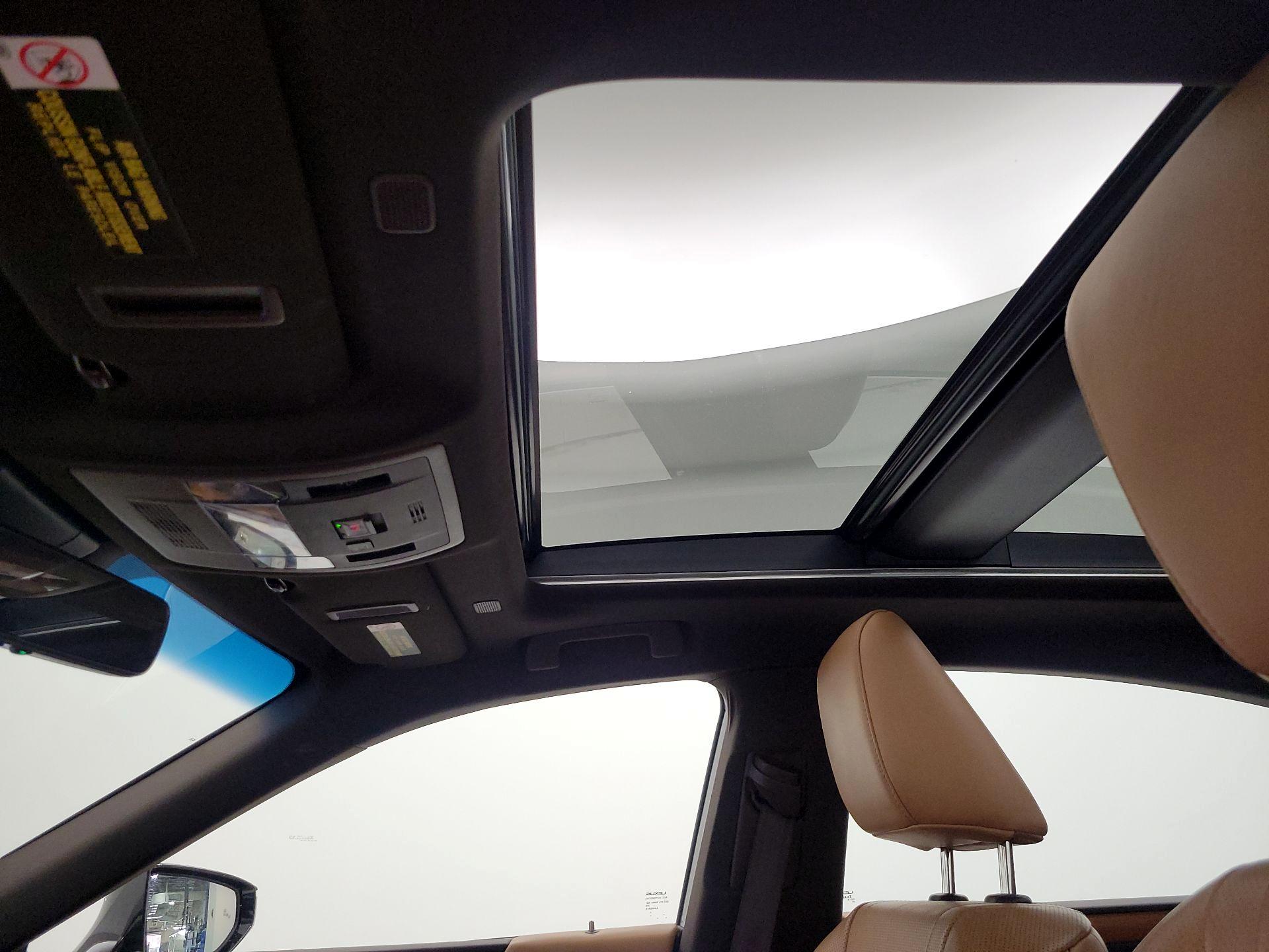 Thumbnail: 2019 Lexus ES - 20