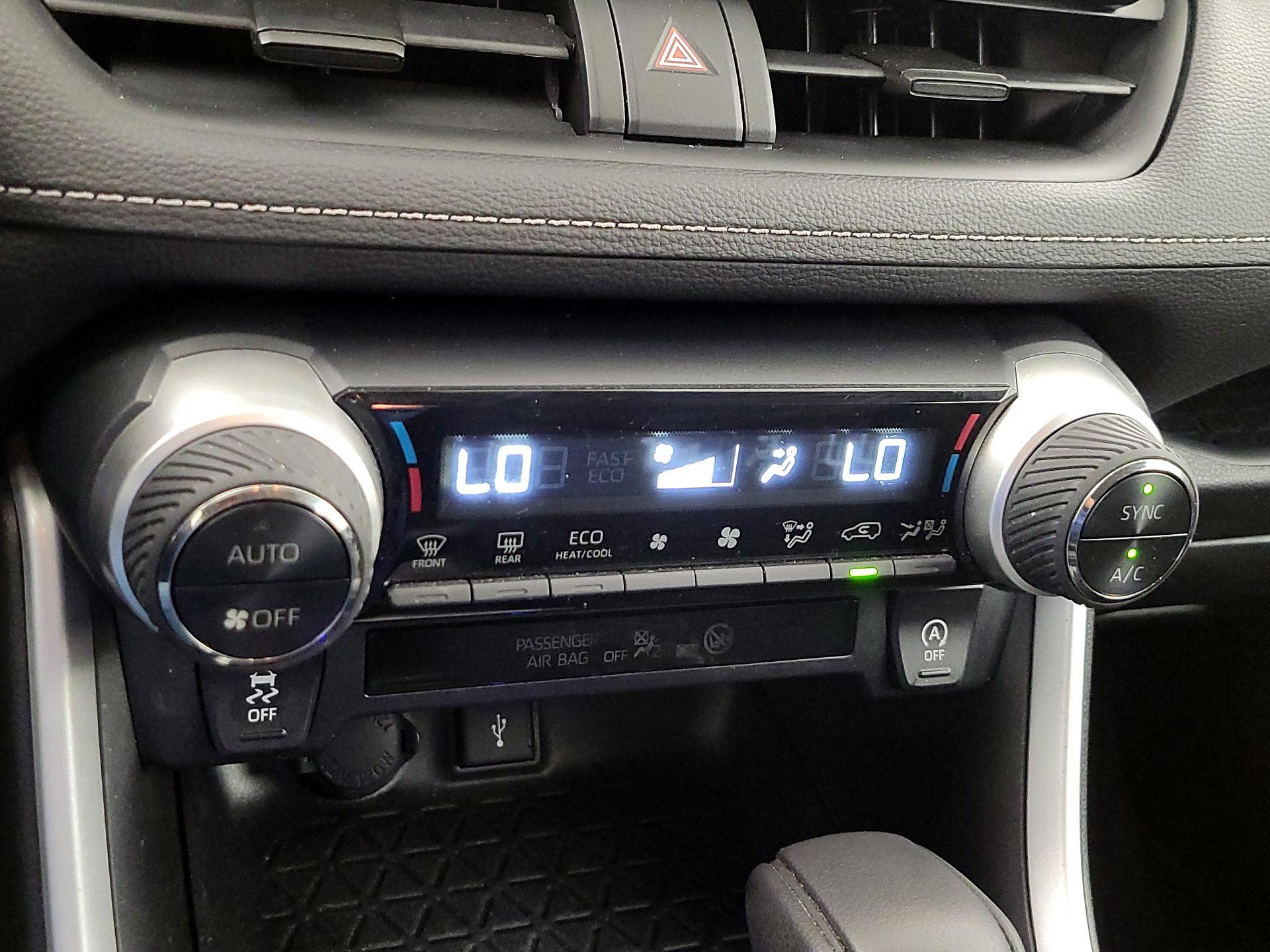 Thumbnail: 2020 Toyota RAV4 - 16