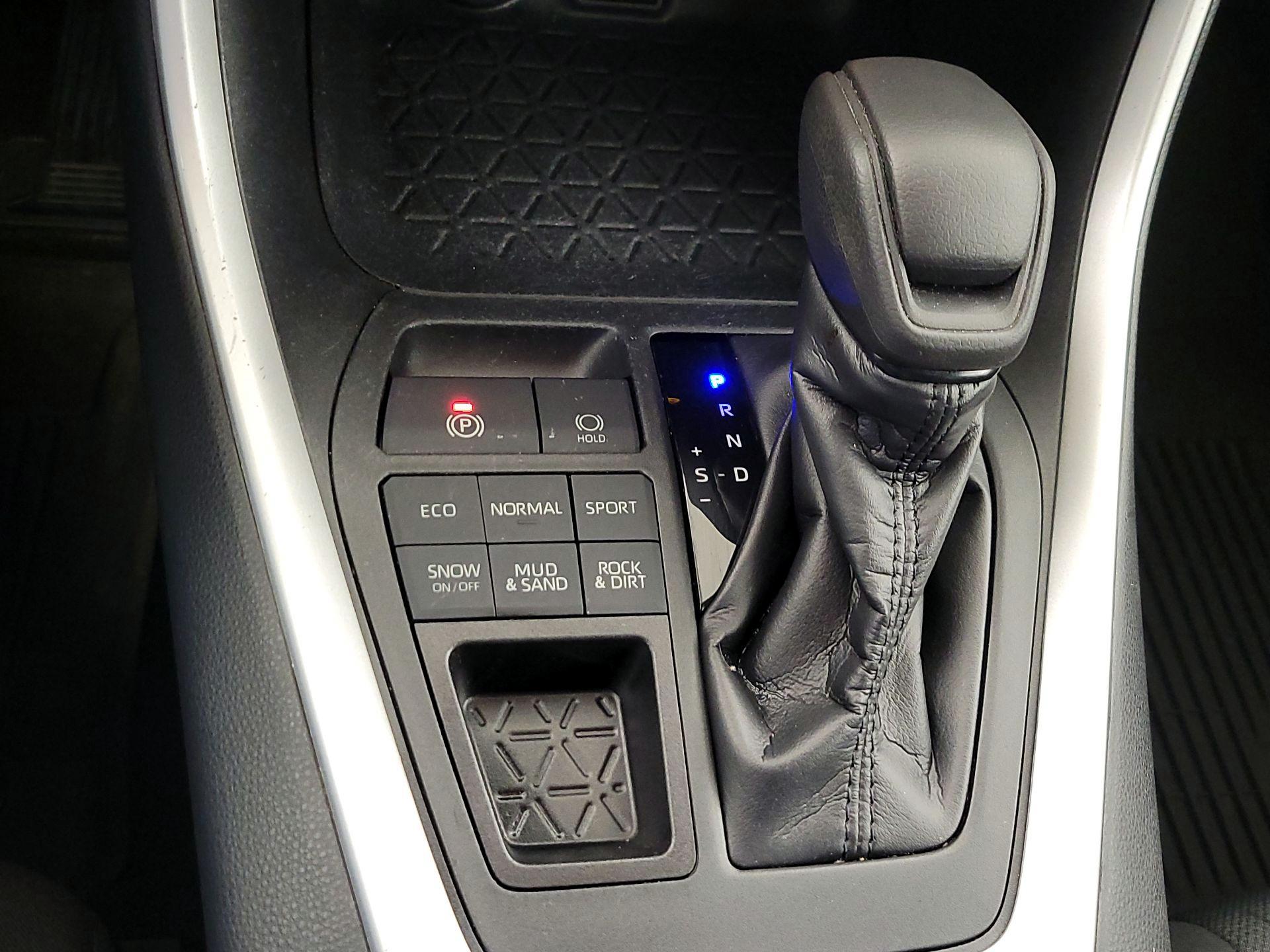 Thumbnail: 2020 Toyota RAV4 - 17