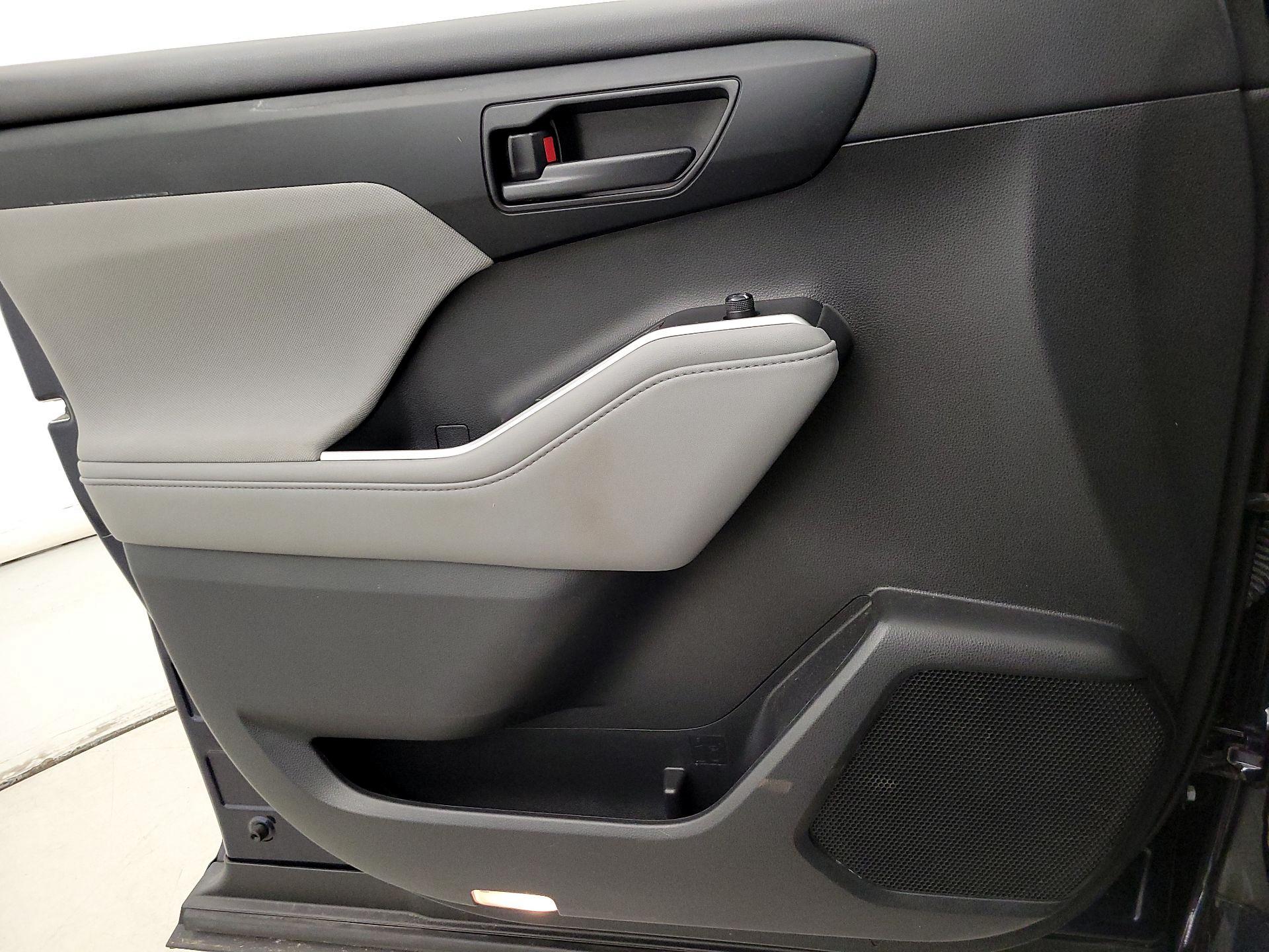 Thumbnail: 2021 Toyota Highlander - 12