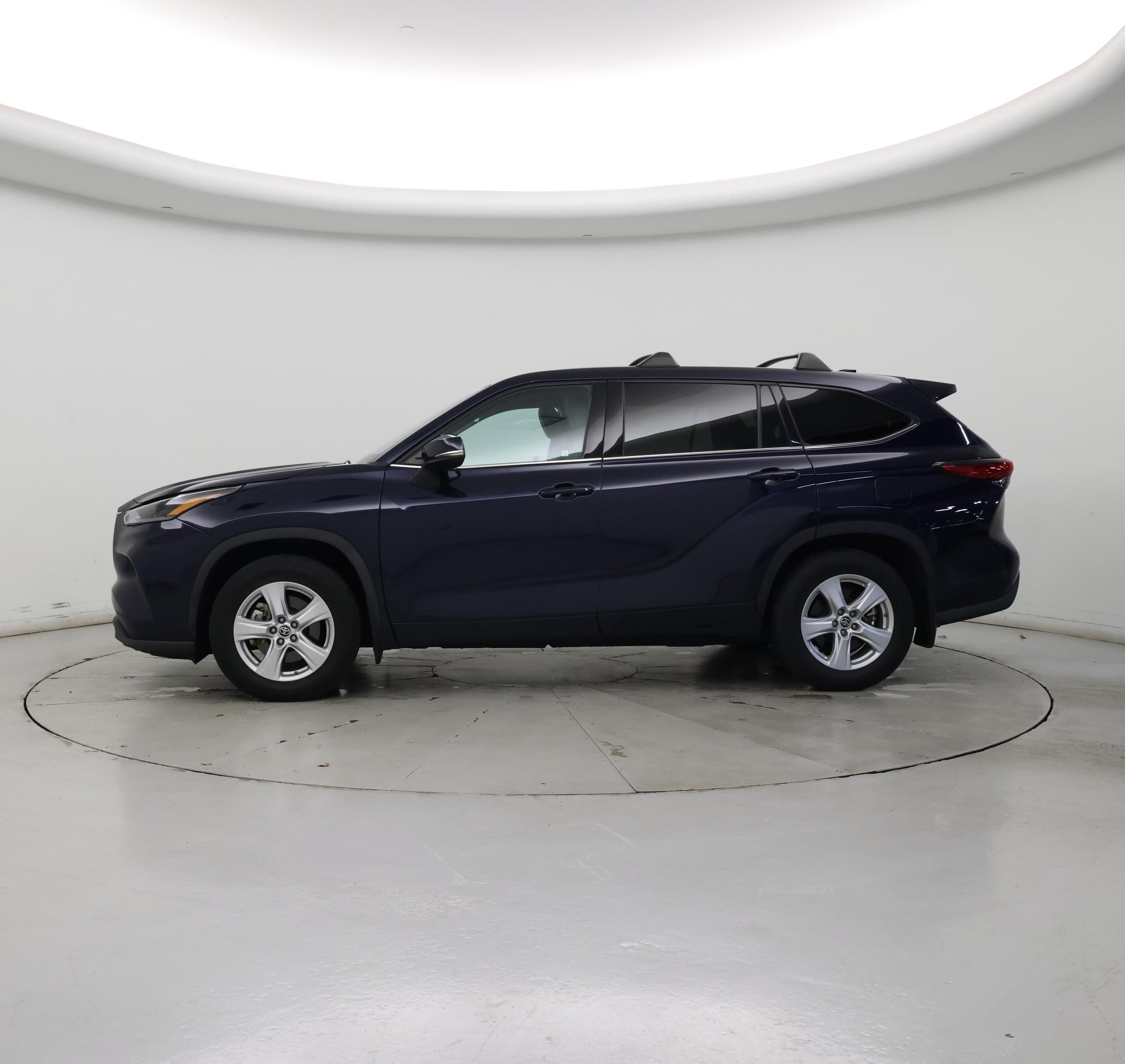 Thumbnail: 2021 Toyota Highlander - 3