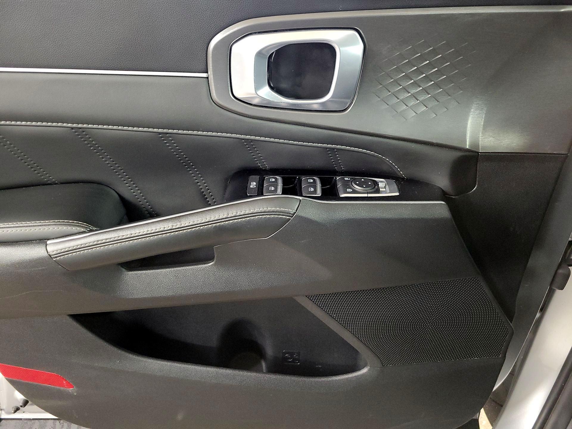 Thumbnail: 2022 Kia Sorento - 12